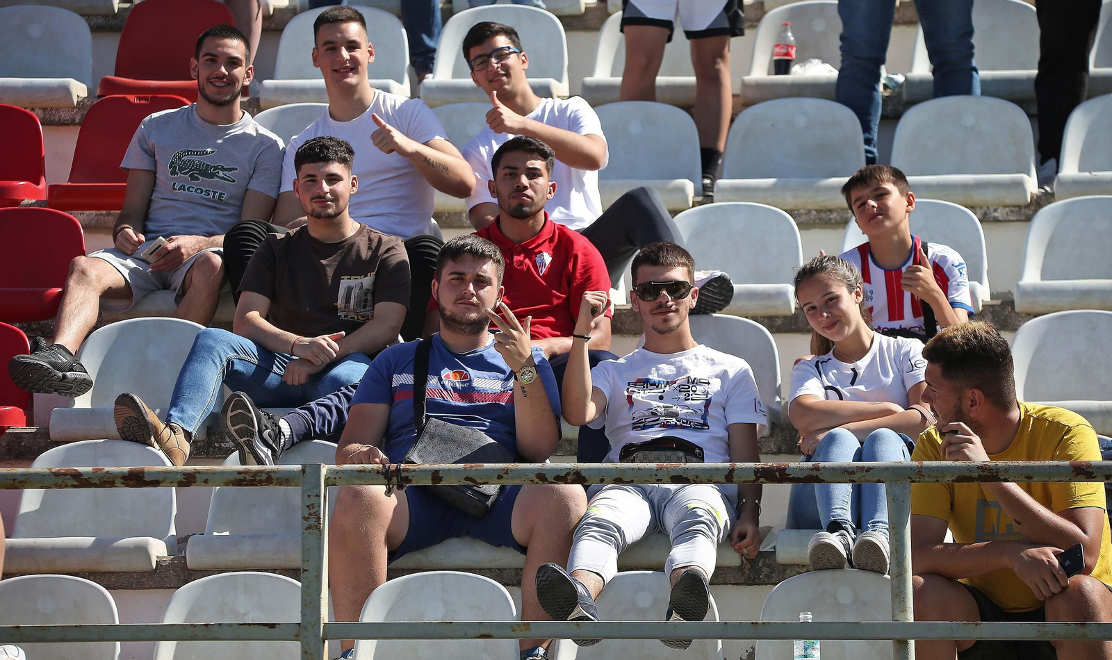 Fotos de la afición durante el Algeciras - San Fernando en el Nuevo Mirador