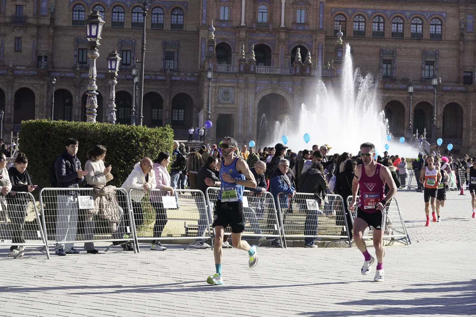El Zúrich Maraton de Sevilla 2026 en la Plaza de España, galería 1
