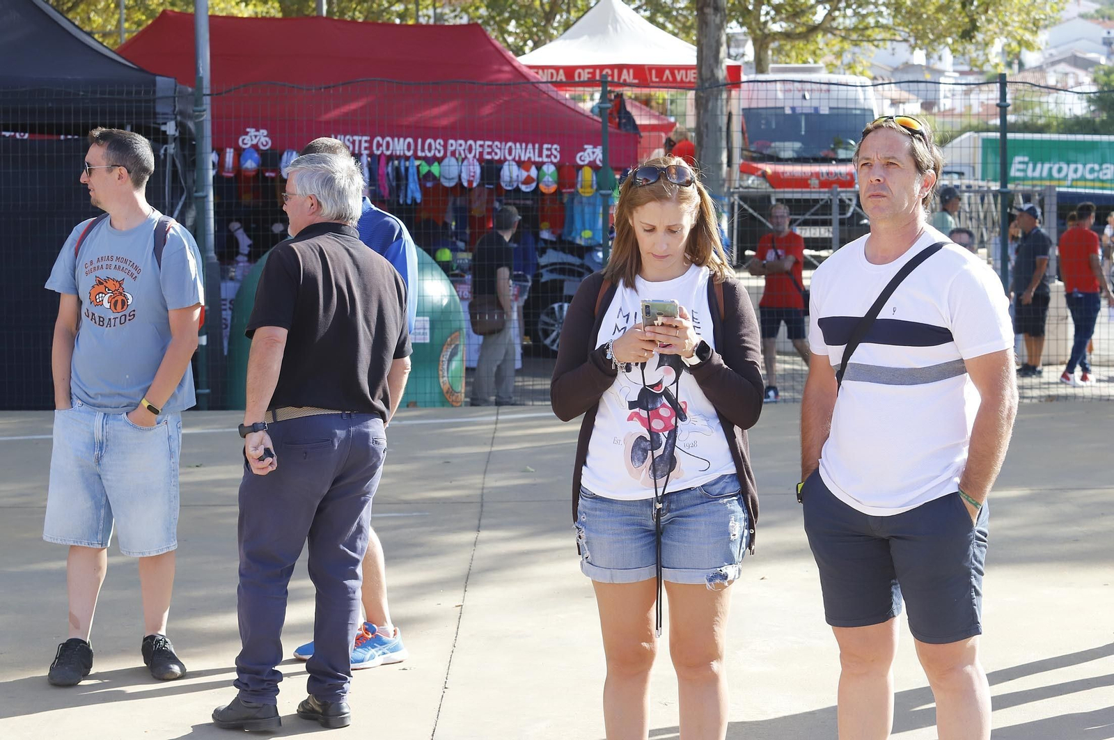 Imágenes de la Vuelta Ciclista a España en su salida desde Aracena en la 17ª etapa