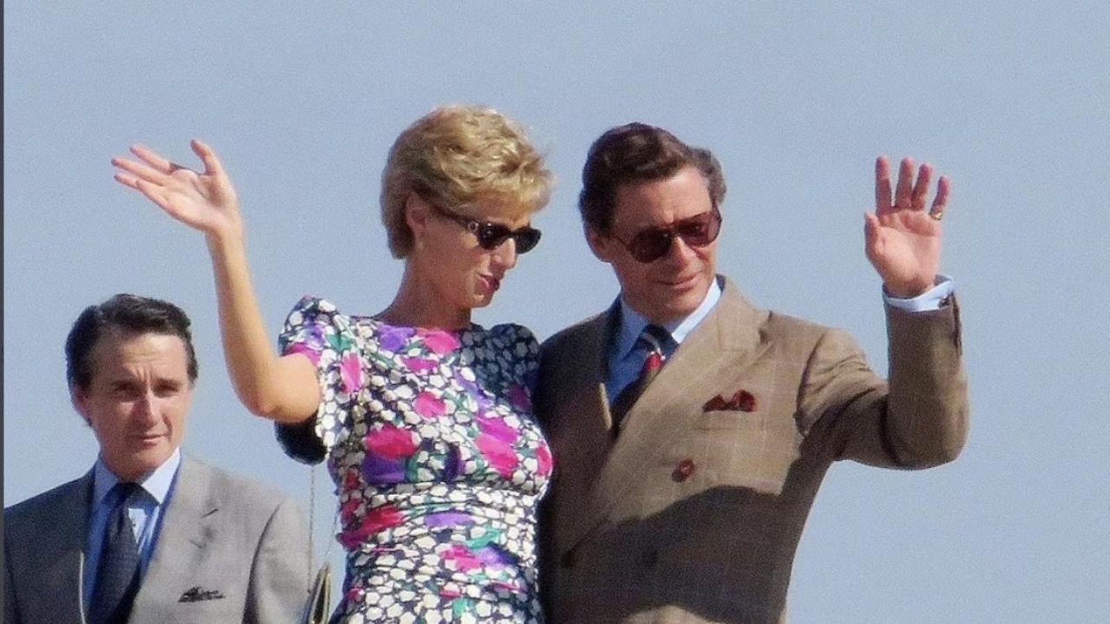 Debicki y West como Diana y Carlos, al comenzar de manera esperanzadora 'The Crown 5'