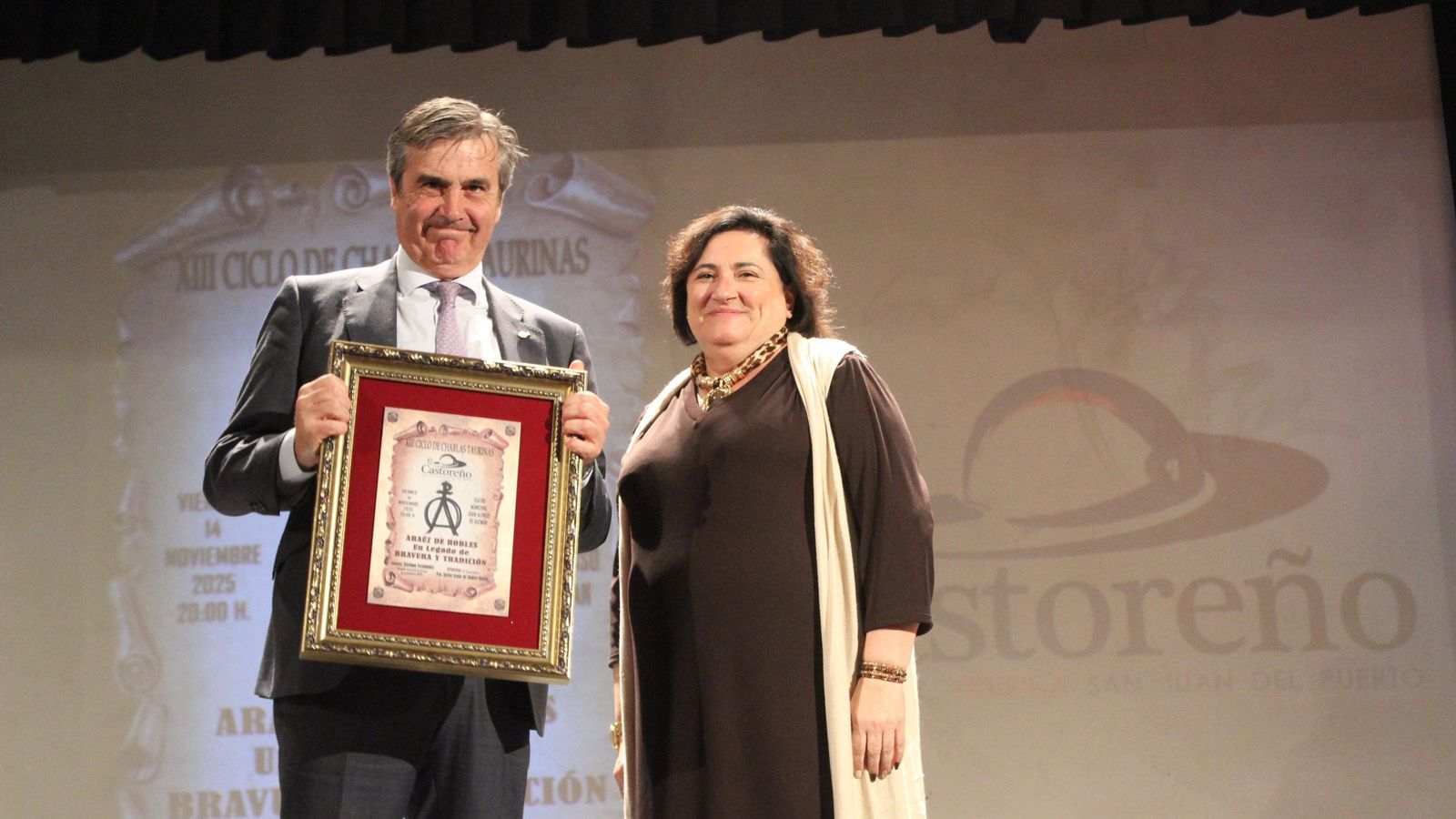 Javier Araúz de Robles reconocido por El Castoreño