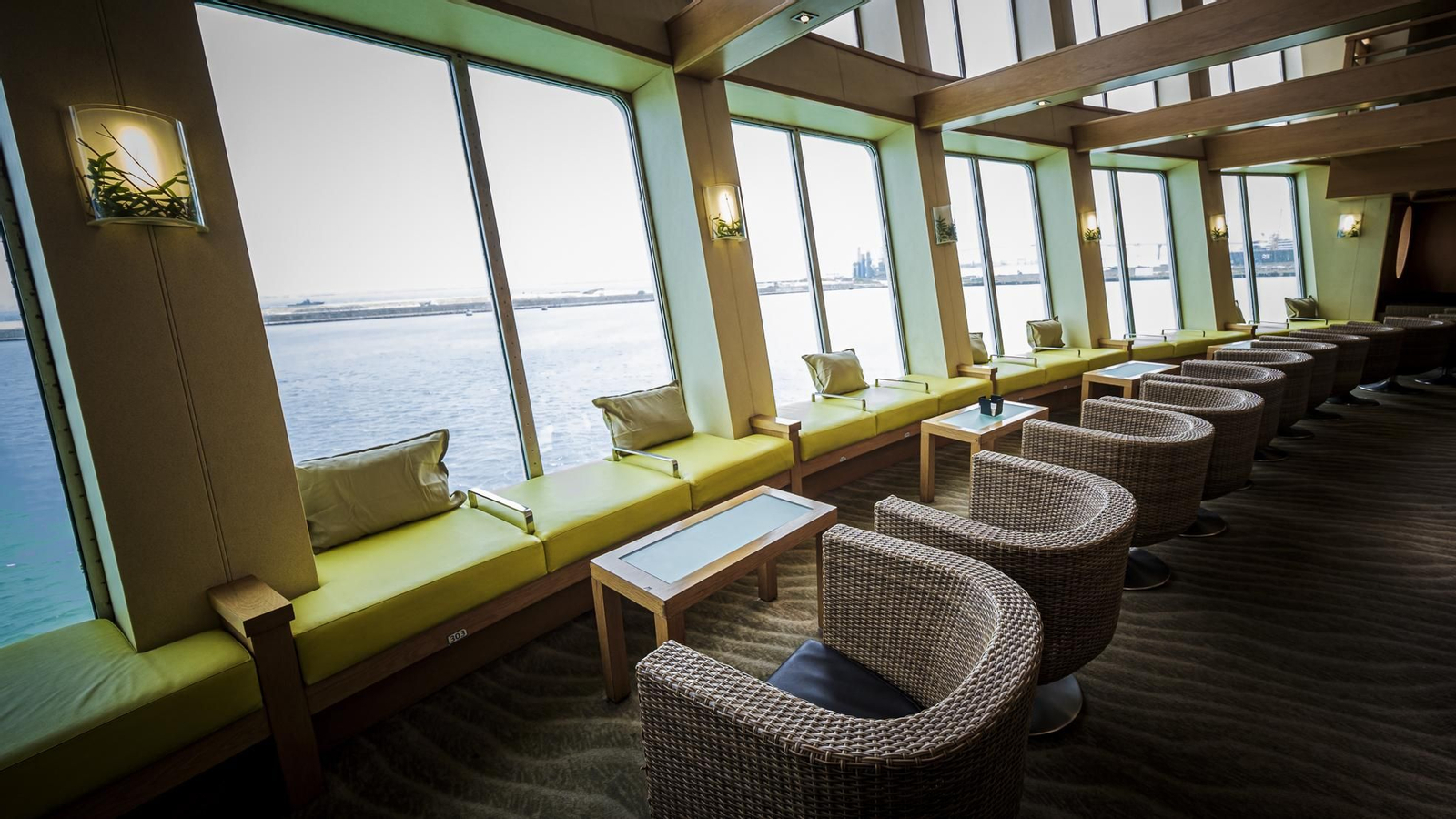 Interior del superferry 'Volcán de Tinamar'.