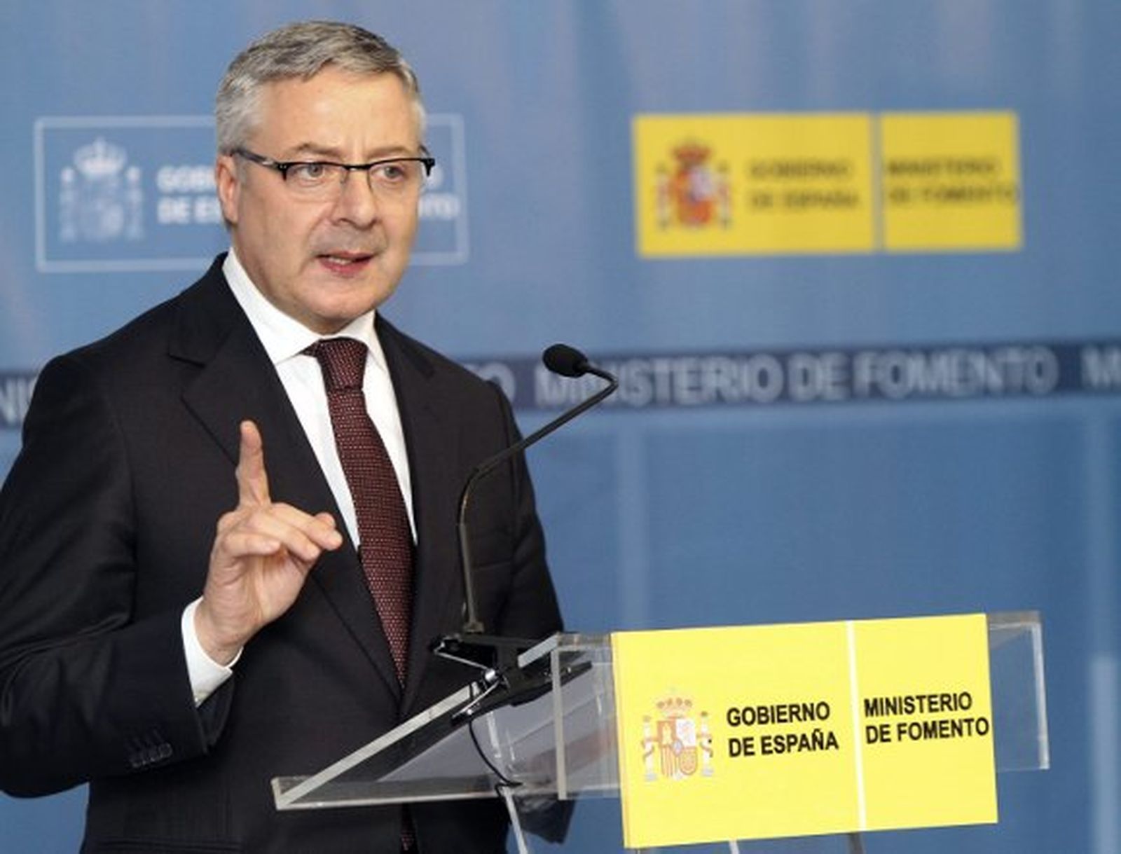 Blanco dice que planifica la campaña del PSOE "para ganar"