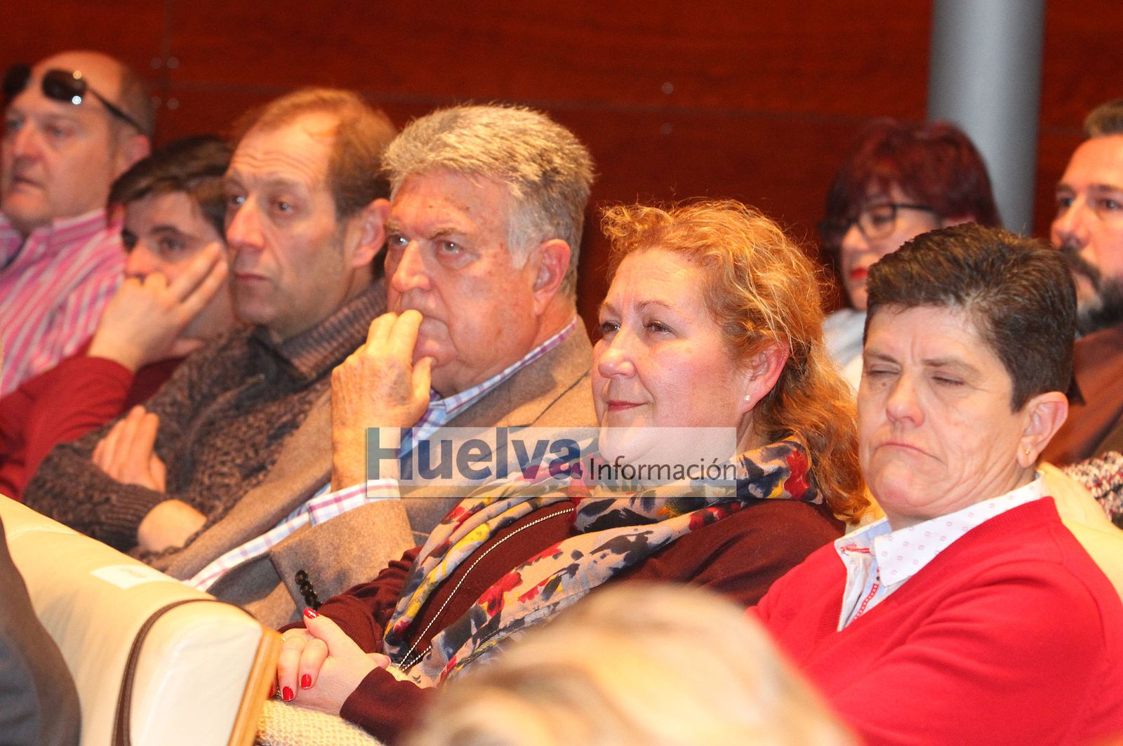 Imágenes de Mª Rosa Calaf recibiendo en premio Ángel Serradilla