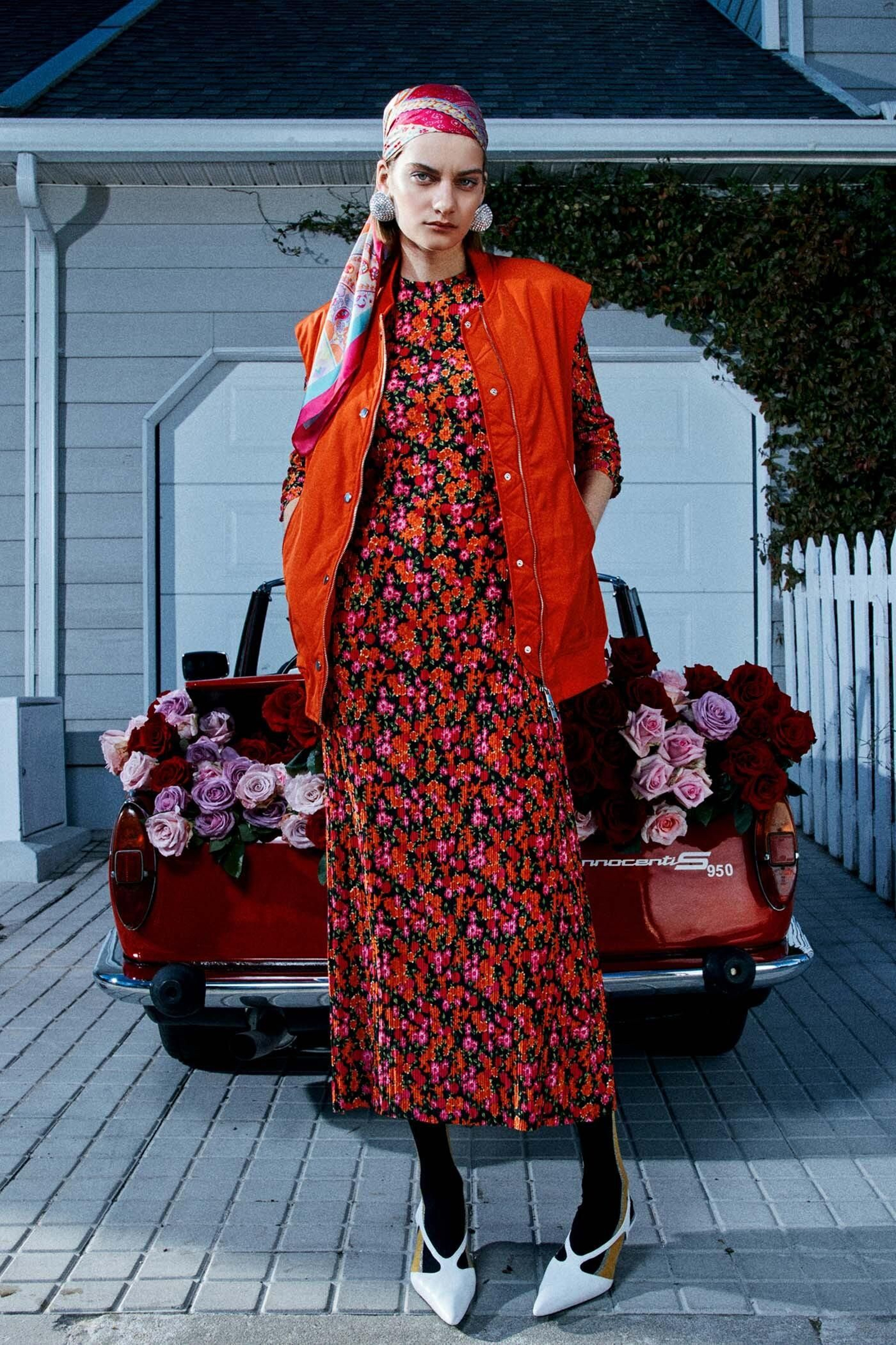 Vestido de flores naranja de las rebajas de Sfera.