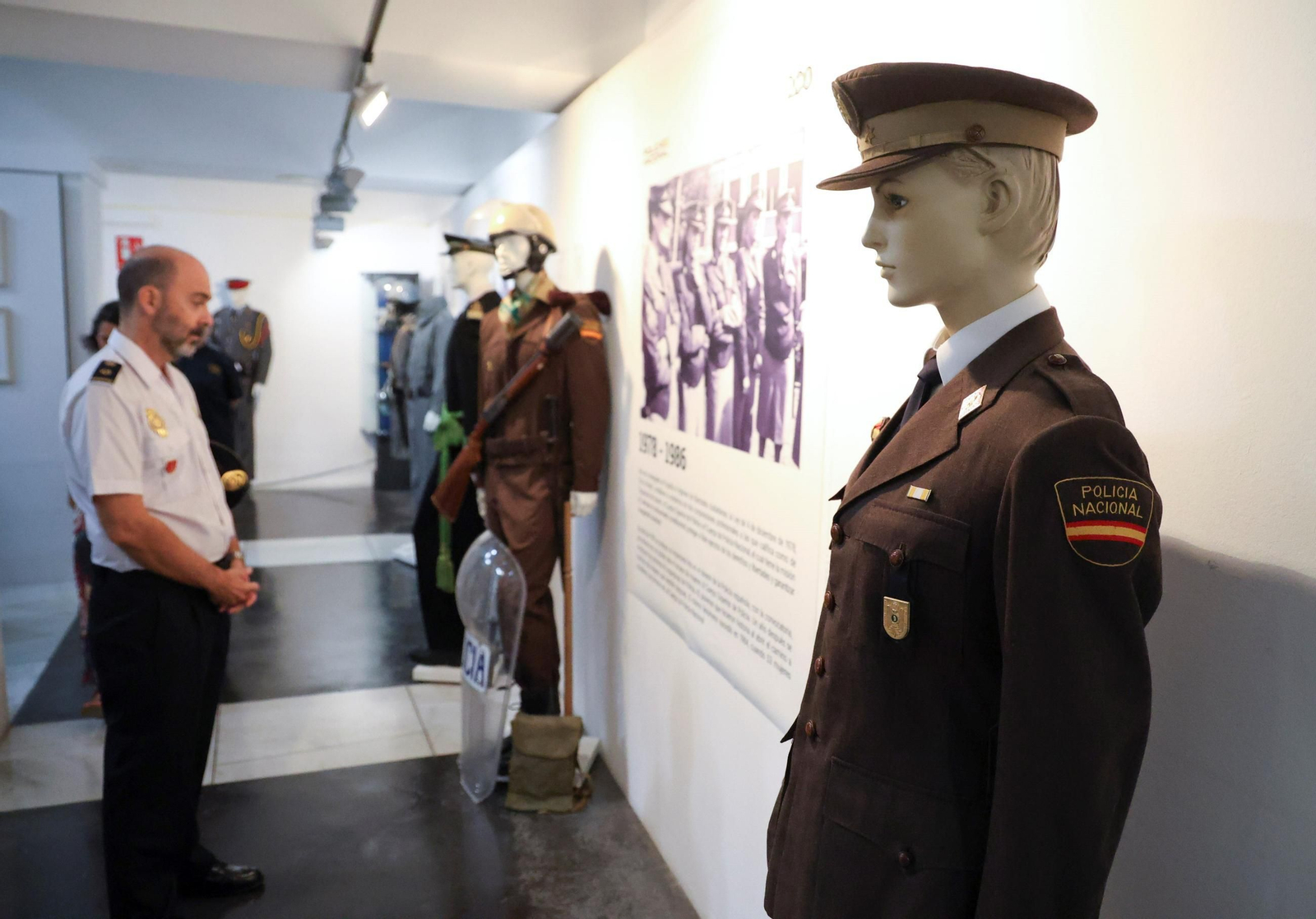 Una exposición recuerda los 200 años de historia de la Policía Nacional (fotos)