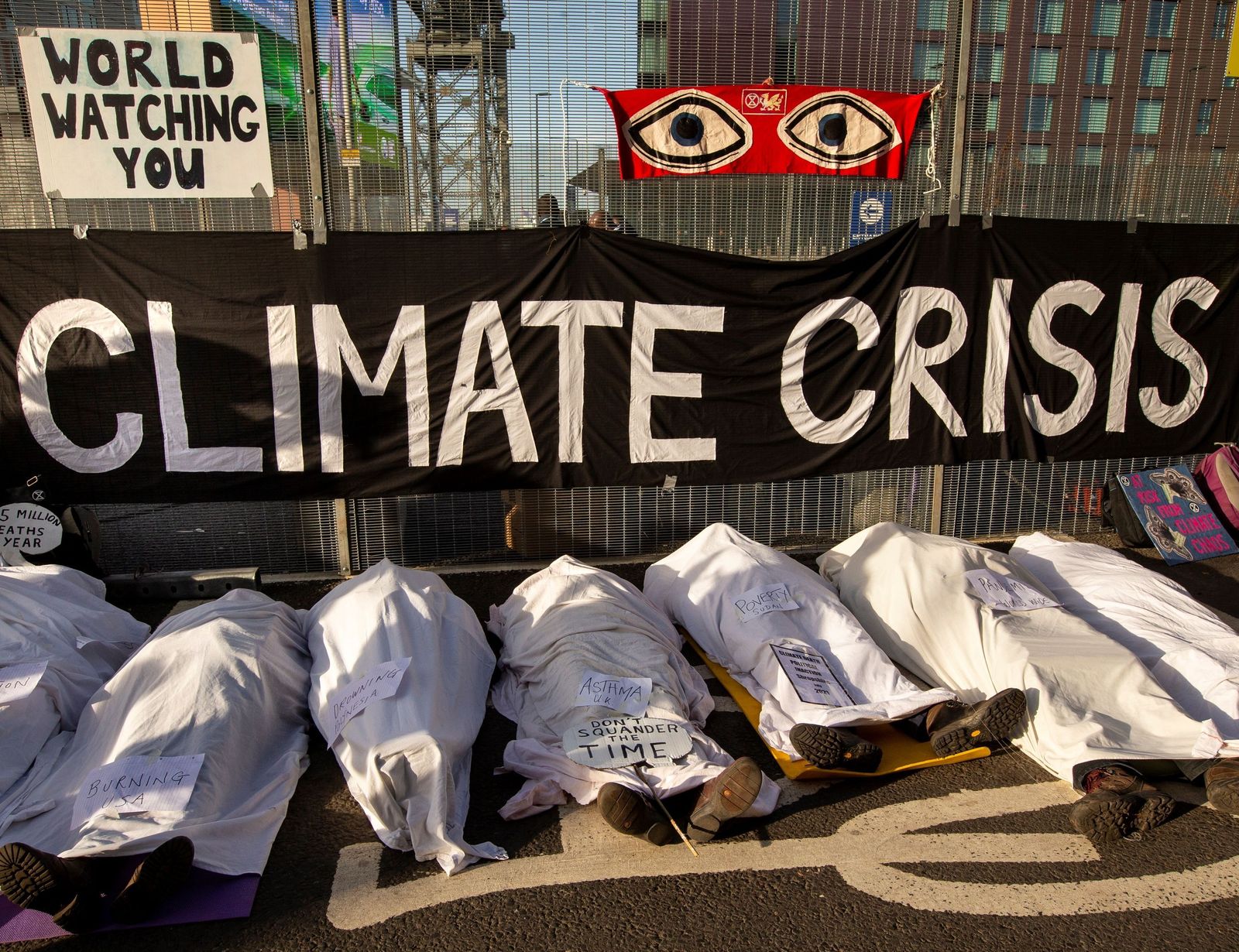Manifestantes en la COP26 de Glasgow.