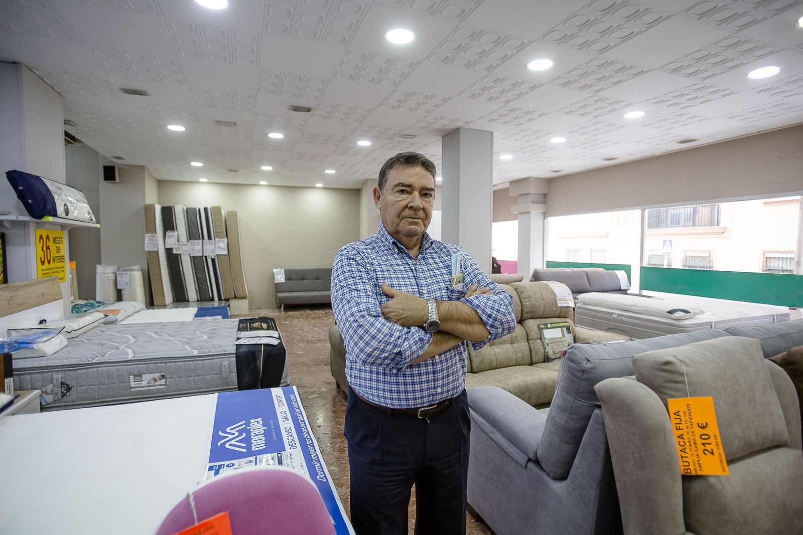 Miguel Ángel Núñez en su establecimiento.