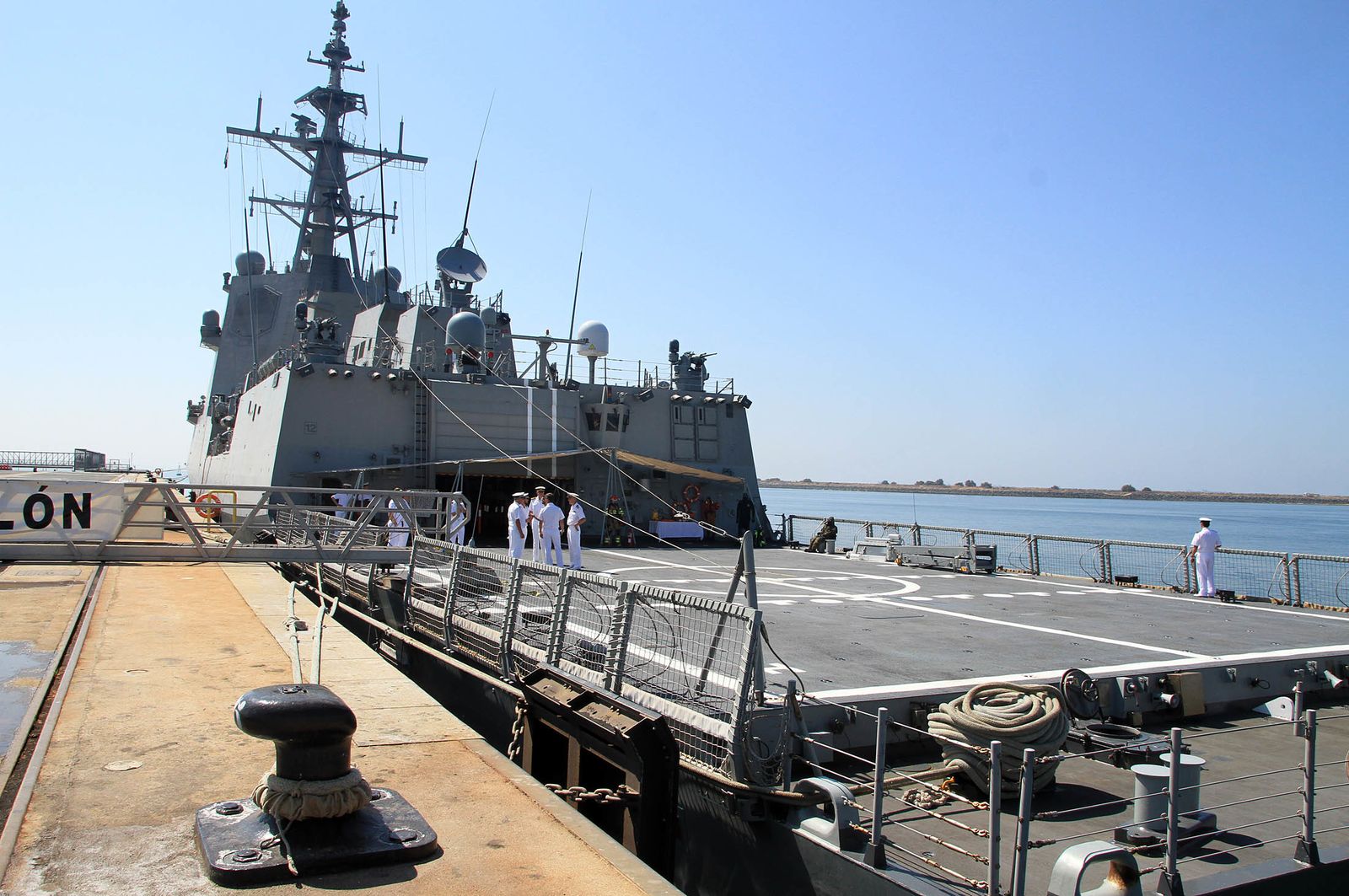 Imágenes de la Fragata Cristóbal Colón F-105