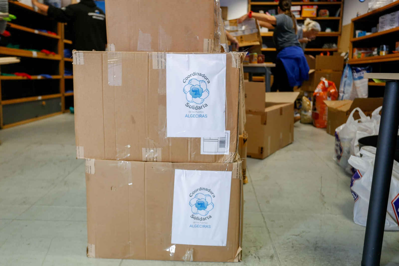 Fotos de la recogida de alimentos y enseres para ayudar a los afectados por la DANA en Valencia