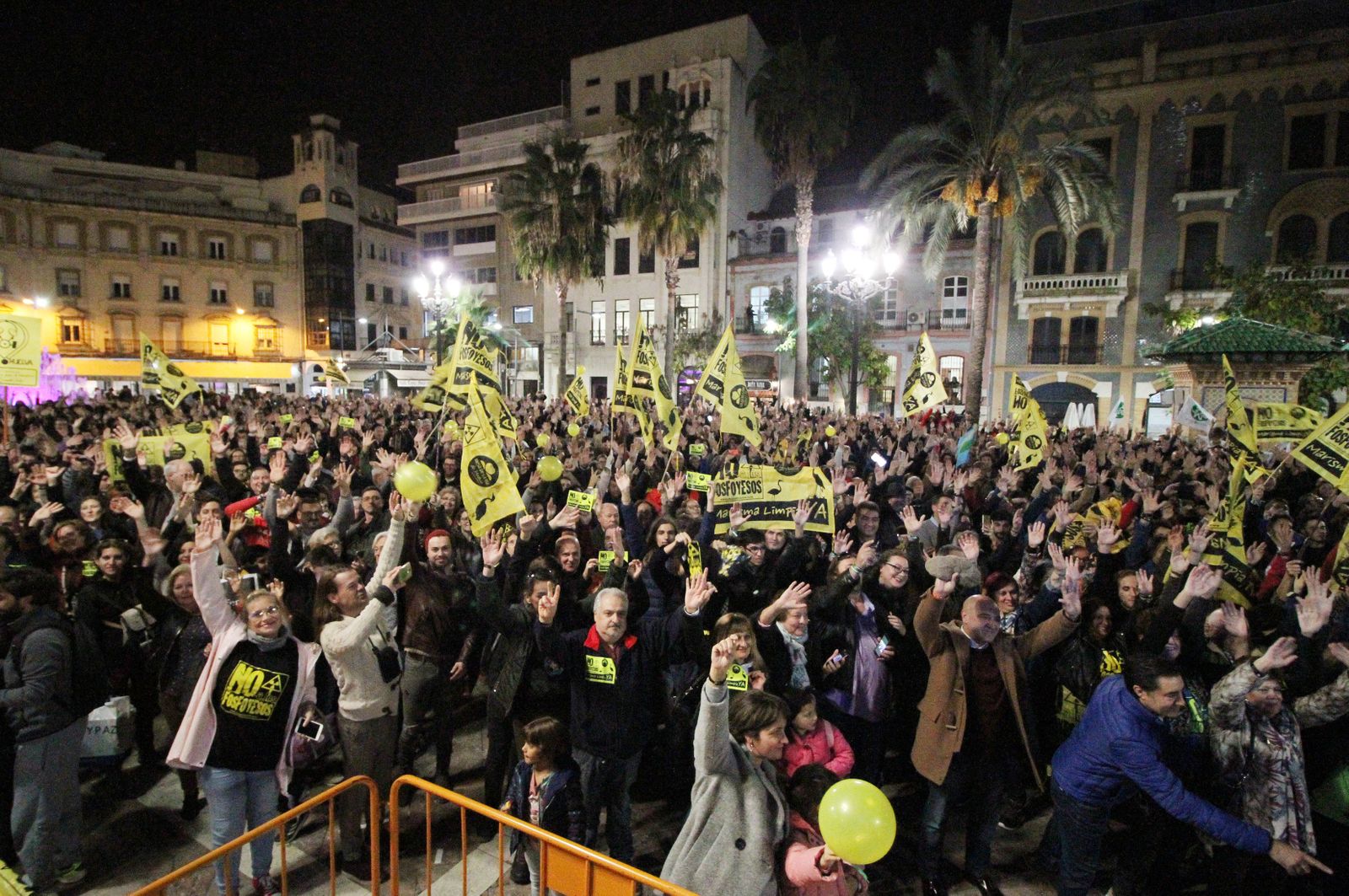 Imágenes de la manifestación contra los Fosfoyesos