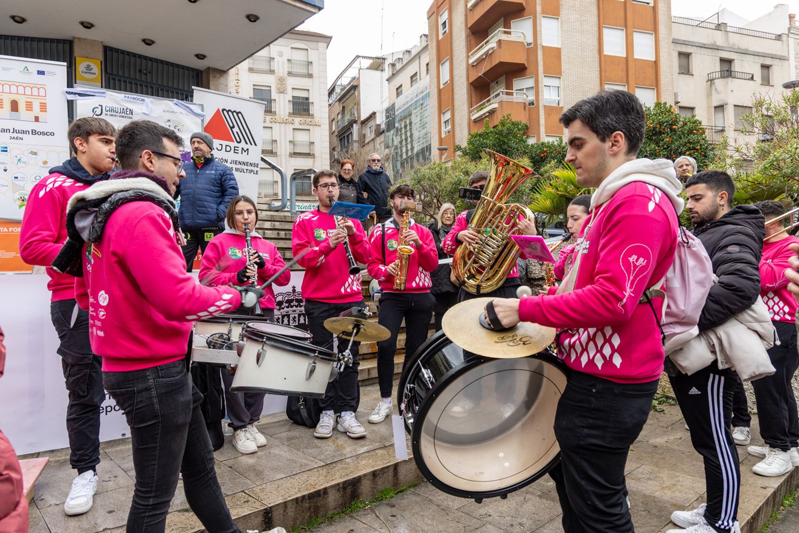 En imágenes: la lluvia no frena a más de un millar de corredores en la V Carrera Popular del IES San Juan Bosco (2)