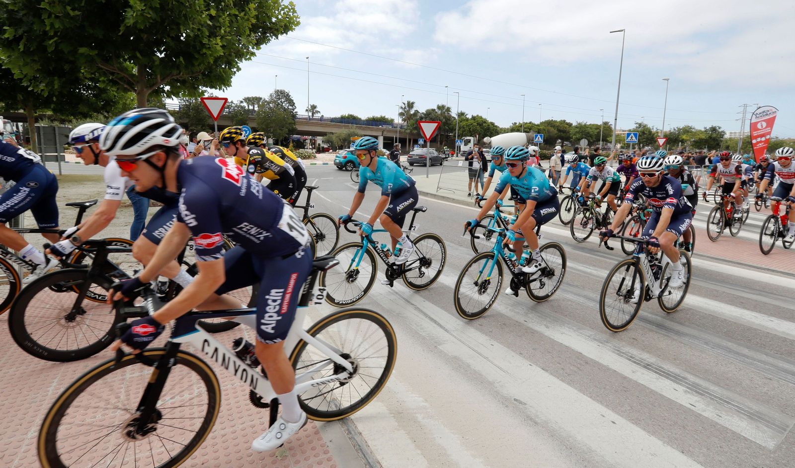 Las fotos de la etapa Mijas-Zahara de la Sierra de la Vuelta a Andalucía
