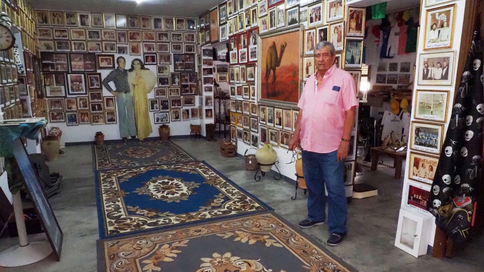 Manolo Castillo en la Casa Museo que él mismo ha creado