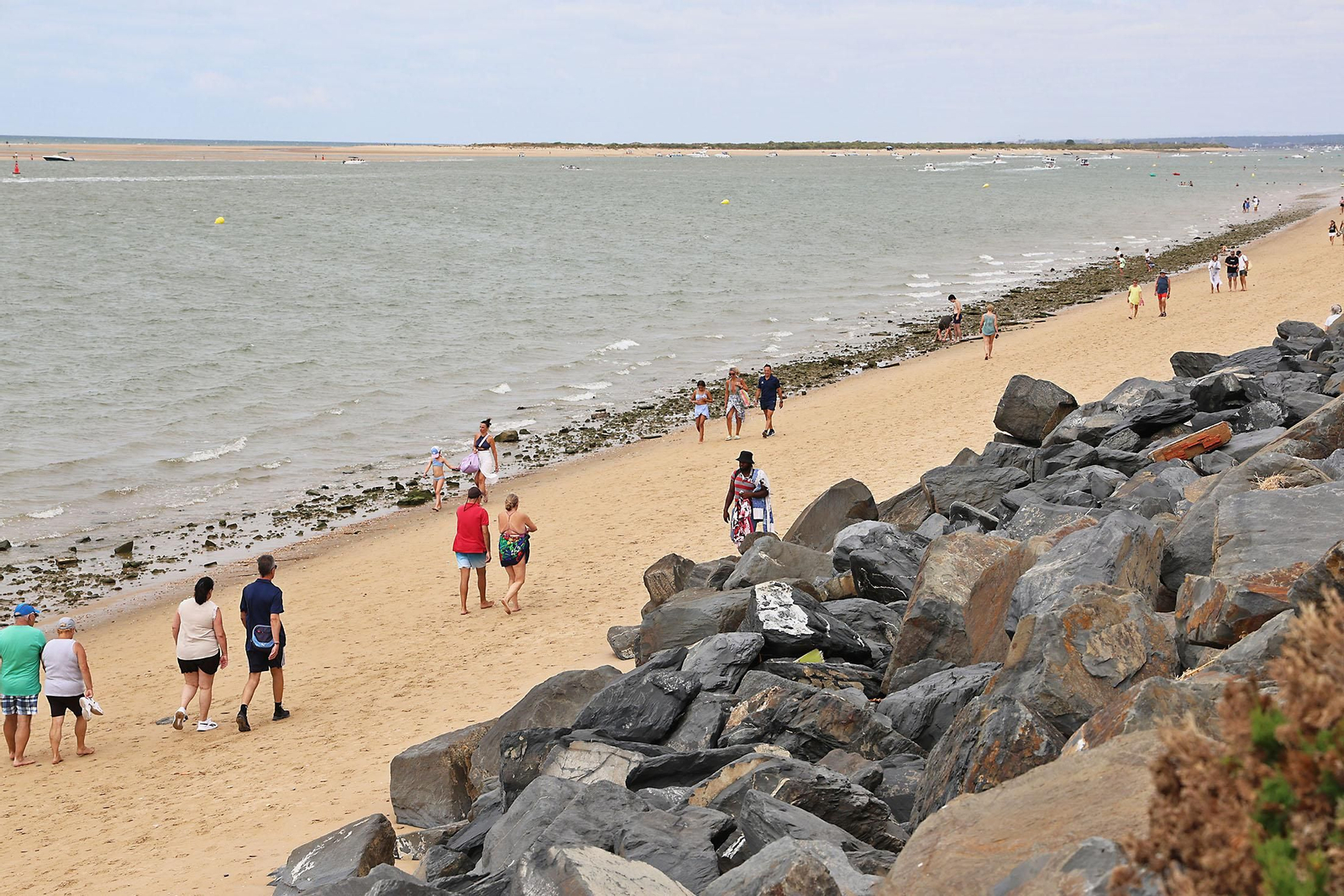 Mañanas nubladas de paseos por las playas de Huelva