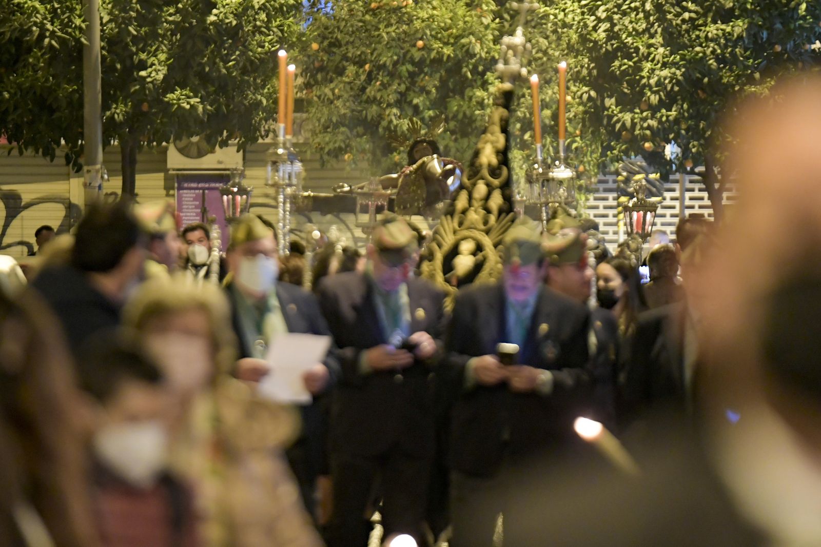 Los vía crucis del Viernes de Dolores, en imágenes