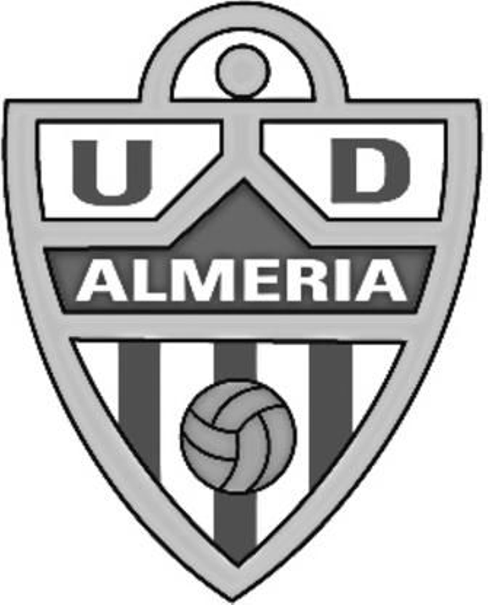 Ulloa remacha a la red en la línea de gol el tanto que suponía abrir el marcador en el Mediterráneo.