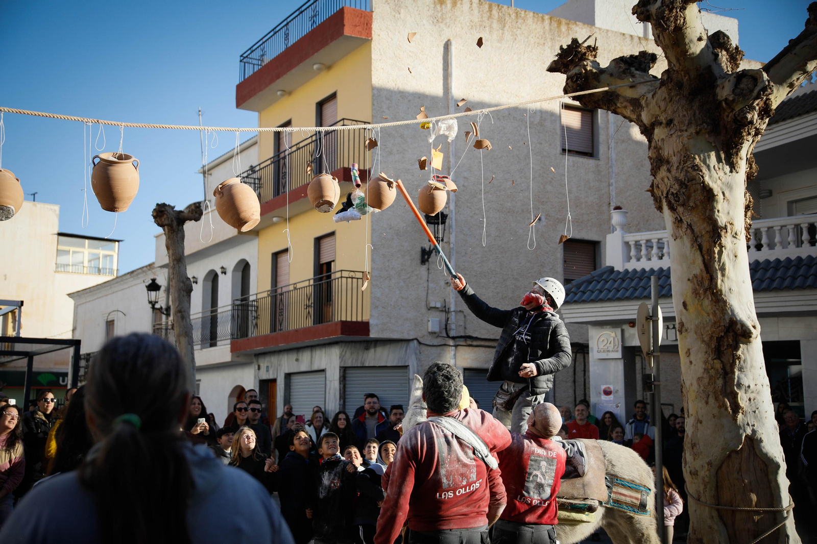 Las mejores imágenes del cierre de fiestas en Fiñana con "Las Ollas"