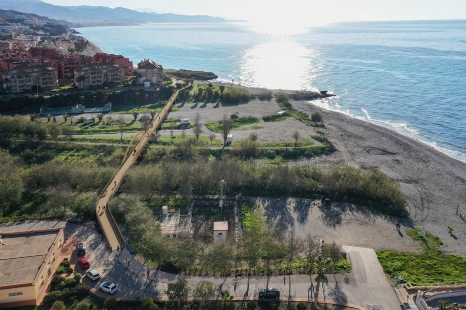 Recreación de la pasarela peatonal en la senda litoral en Torrox.