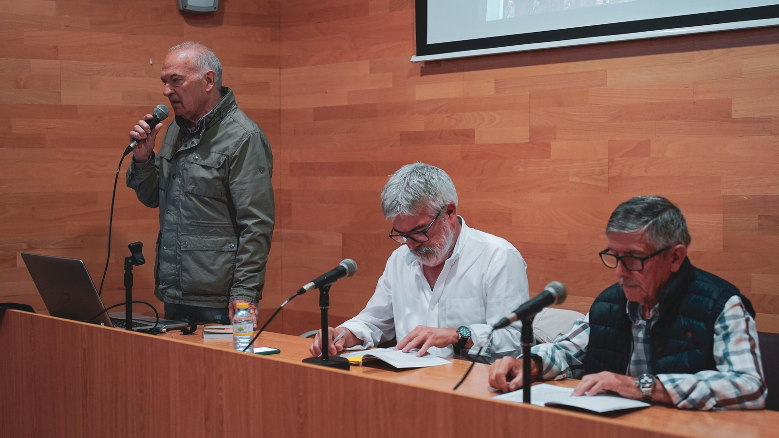 Fotos de la presentación del libro en el centro documental Jose Luis Cano, en Algeciras