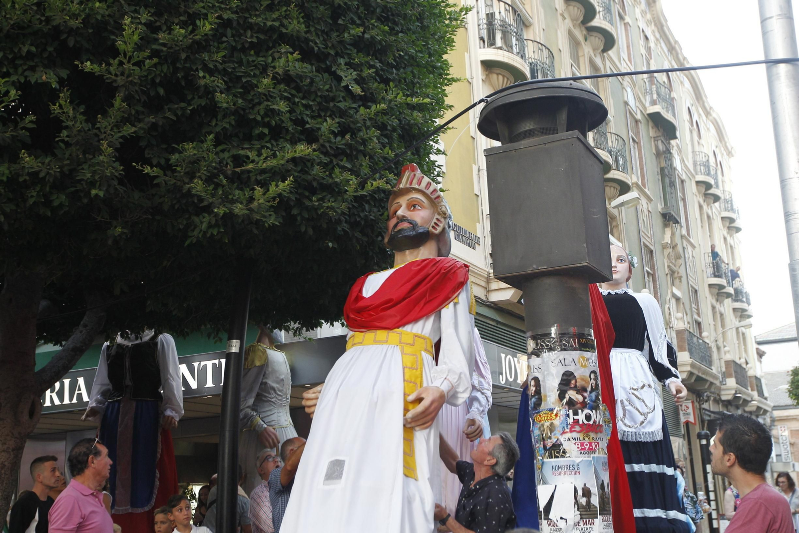 Fotogalería gigantes y cabezudos. Feria de Almería 2019