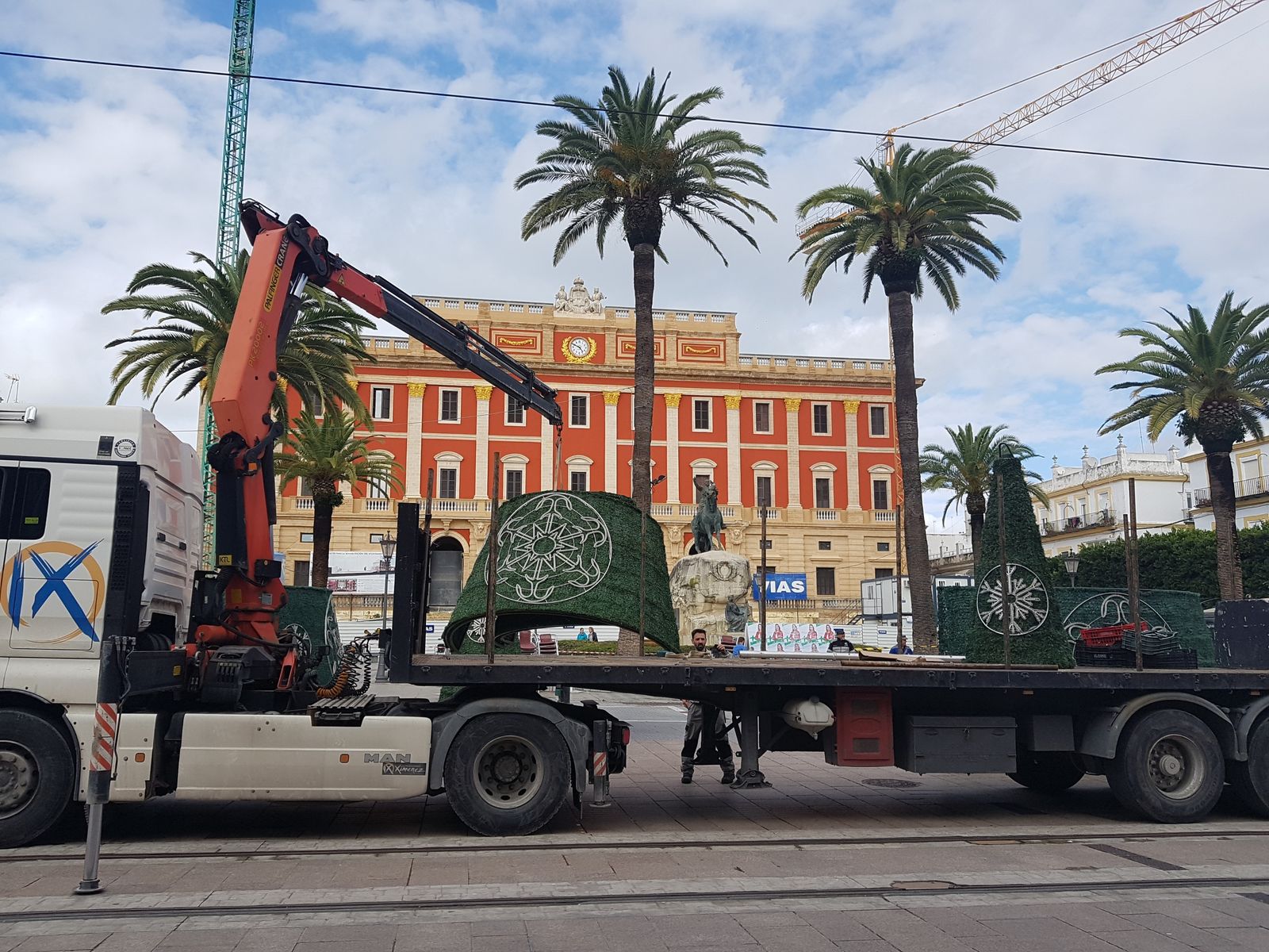 Inicio de los trabajos de montaje del alumbrado de Navidad.