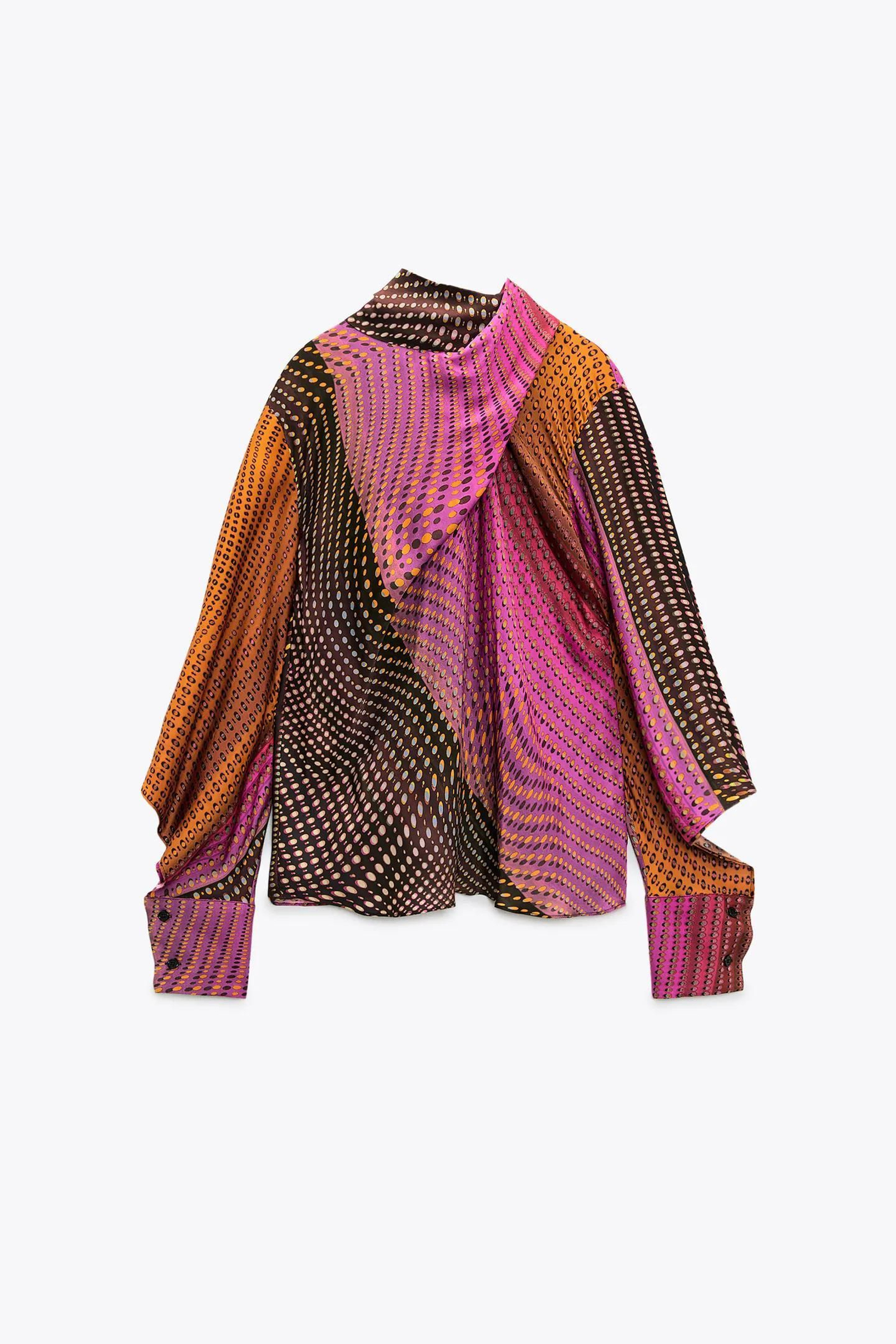 Blusa estampada de Zara.