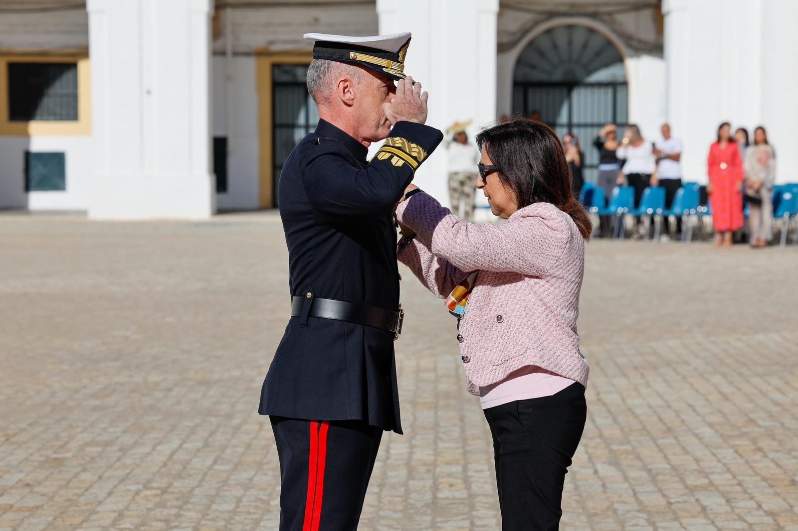 Las condecoraciones a los infantes de marina que participaron en la misión de la DANA, en imágenes