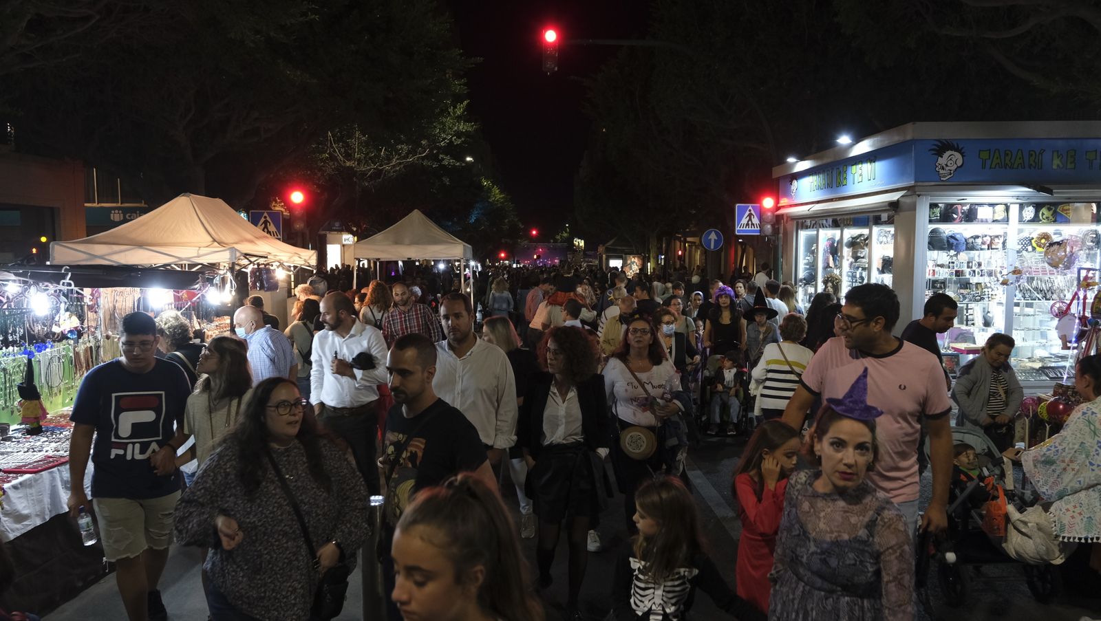 Las imágenes de la Noche en Negro en Almería, Halloween.