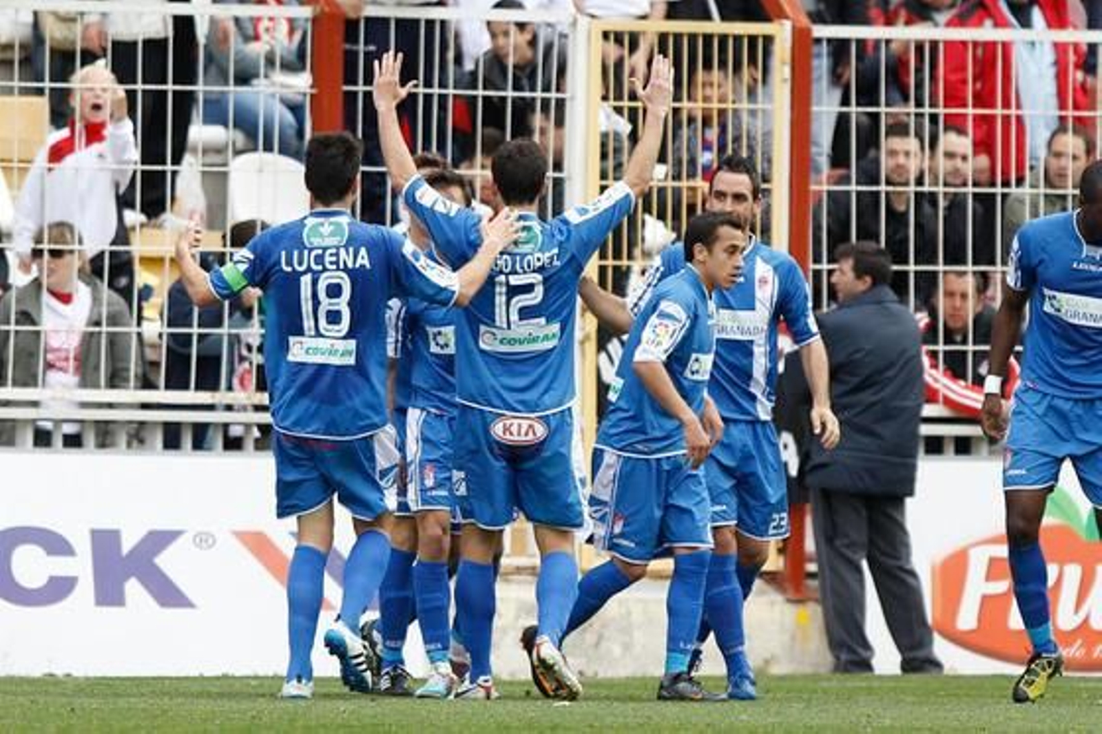 El Granada se trae un empate del campo del líder de Segunda, el Rayo Vallecano (1-1). / LOF