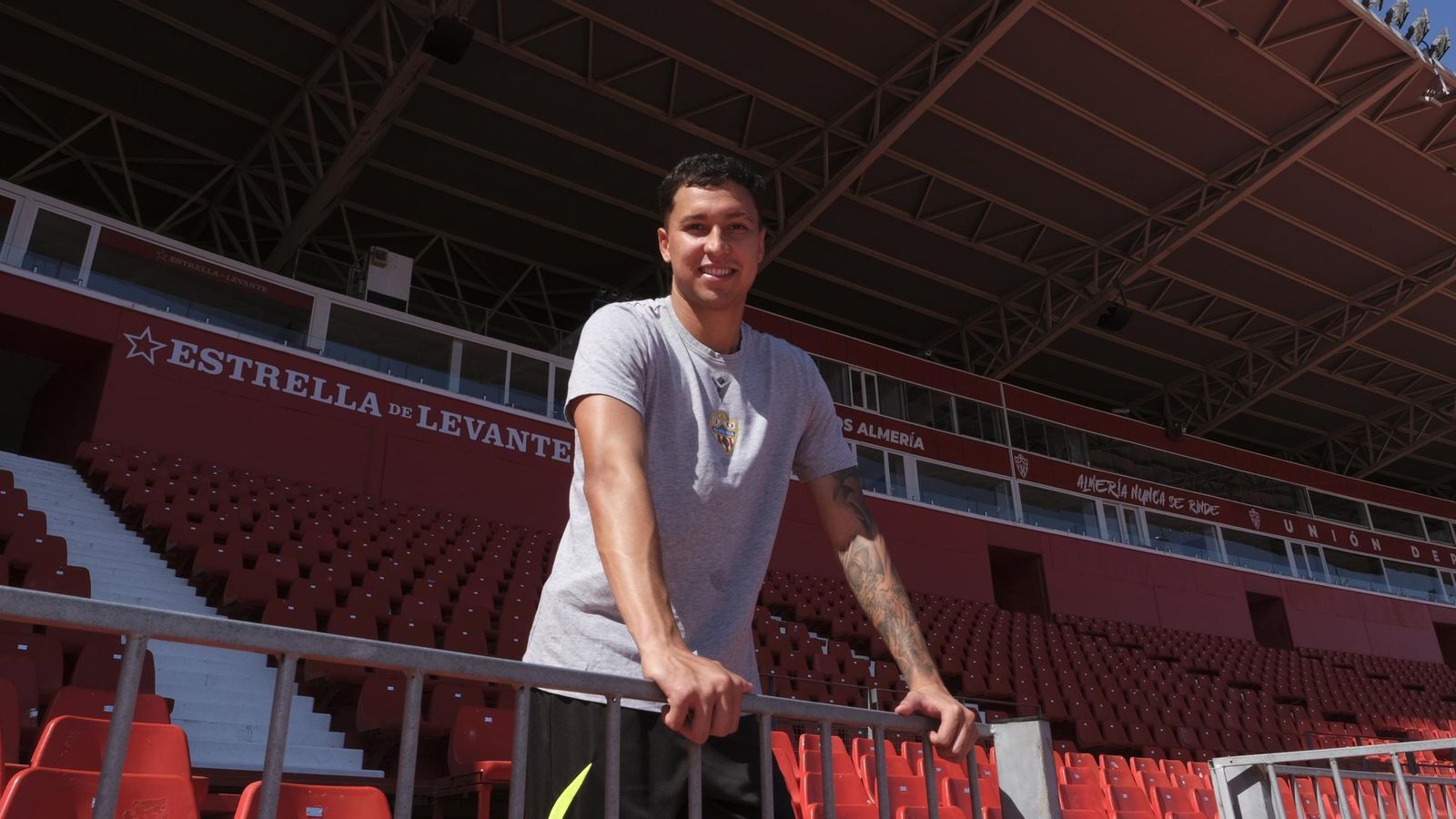 Thalys fotografiado en el graderío de Tribuna del Estadio de los Juegos Mediterráneos
