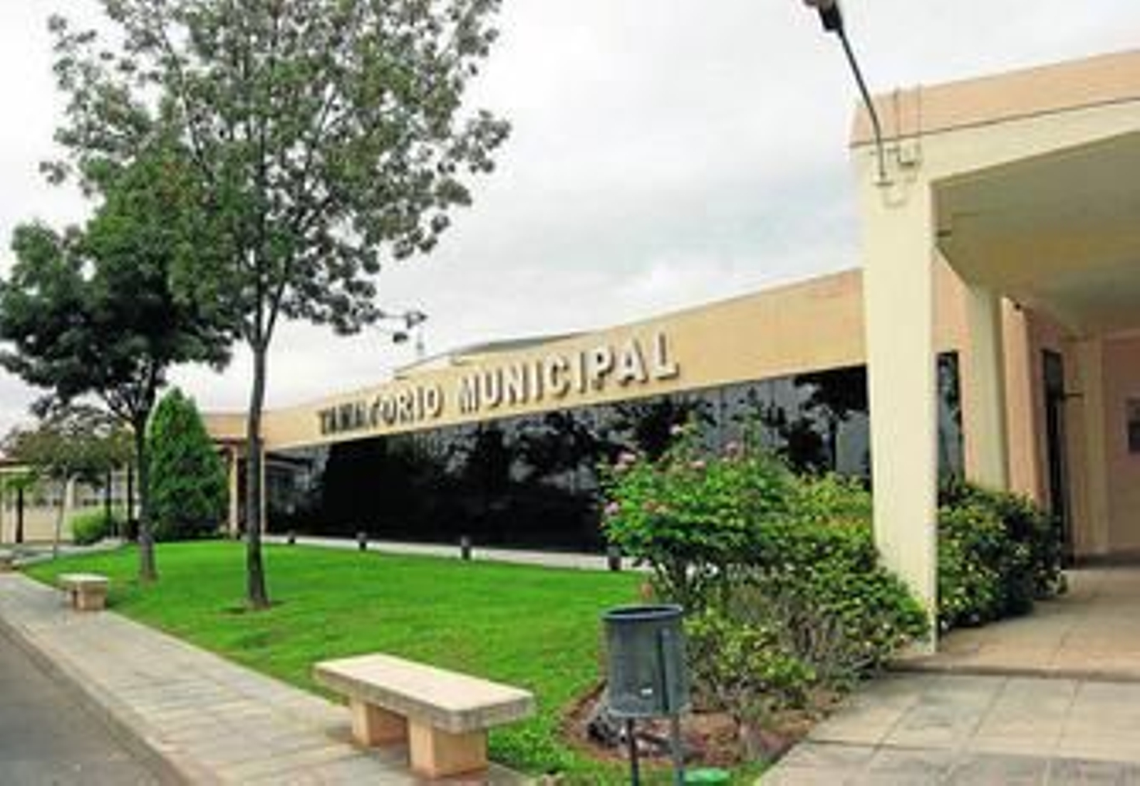 Fachada del tanatorio municipal.