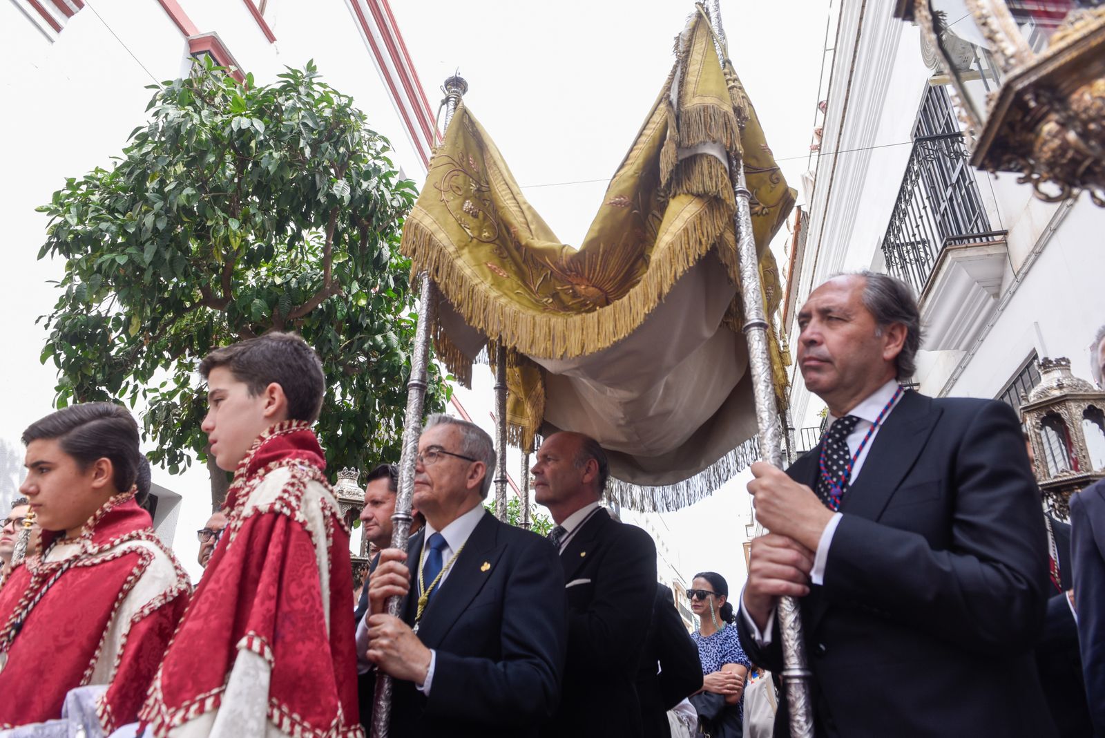 La procesión eucarística de la Parroquia de San Lorenzo, en imágenes