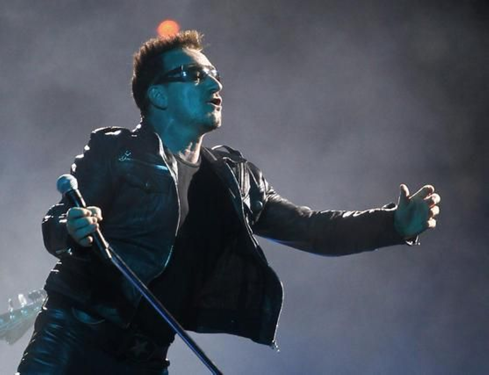 En numerosas ocasiones, el vocalista de U2 ha pedido la participación del público.

Foto: Pizarro