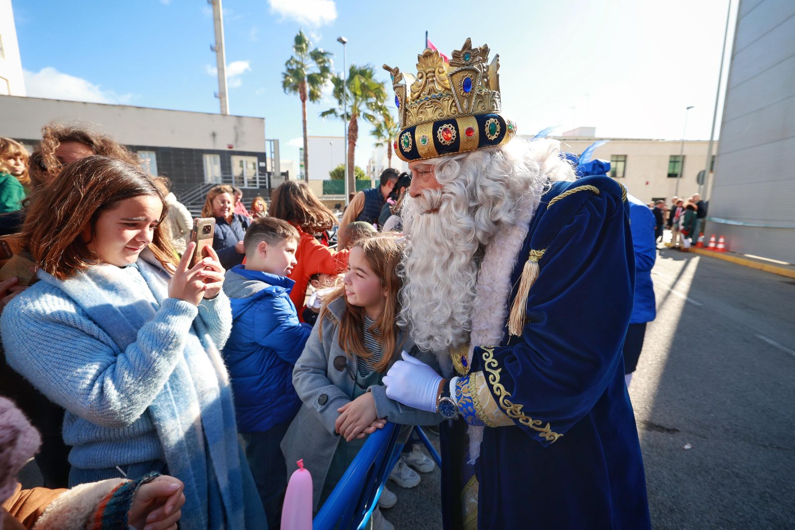 Las imágenes de la visita de los Reyes Magos a Cádiz