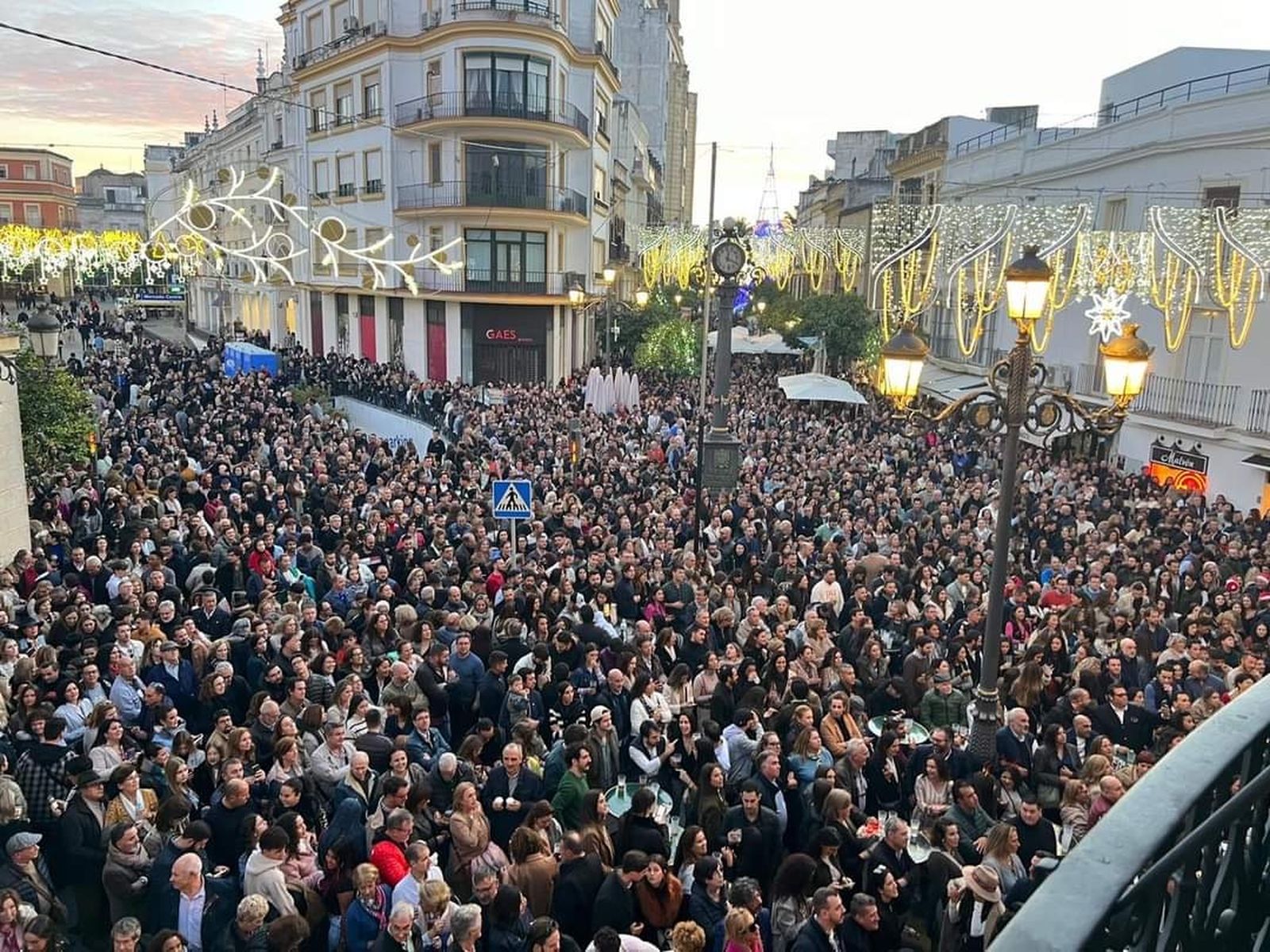 En Jerez debe gusta eso de las zambombás. Inexplicable