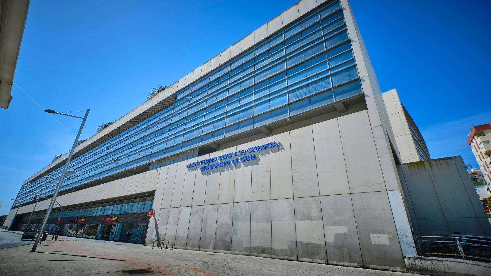 Fachada exterior del estadio Ramón de Carranza.