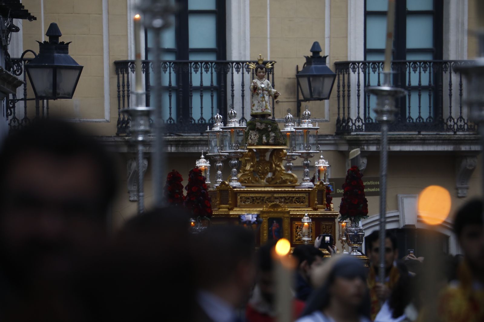 La procesión del Niño Jesús de la Compañía de Córdoba, en imágenes