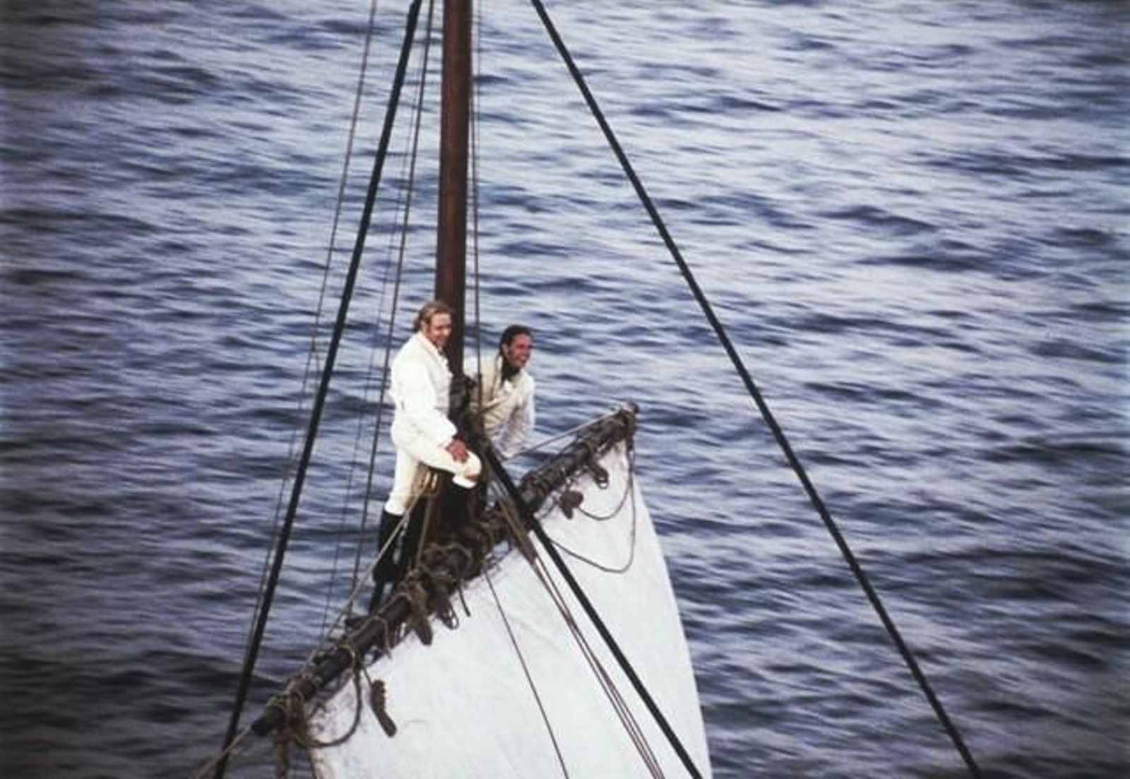 Russell Crowe, en lo alto del carajo de su barco, en 'Master and Commander'