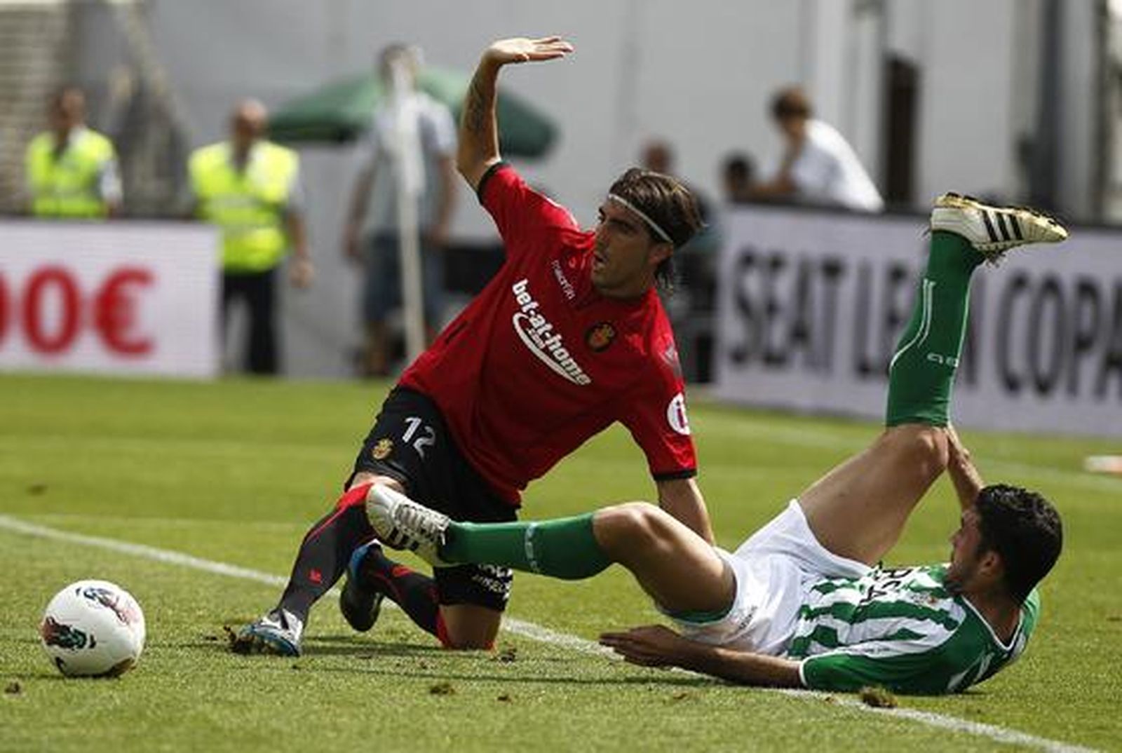 El Betis gana el segundo partido de su regreso a Primera gracias a un gol de Rubén Castro (1-0). / Antonio Pizarro