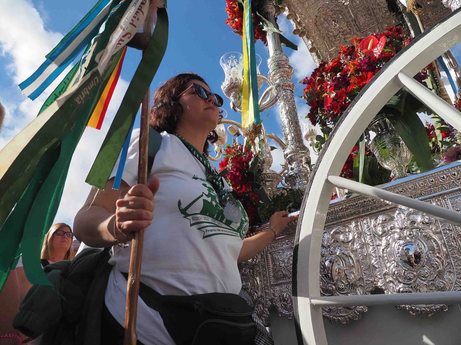 Salida de la Hermandad de Punta Umbría hacia El Rocío.