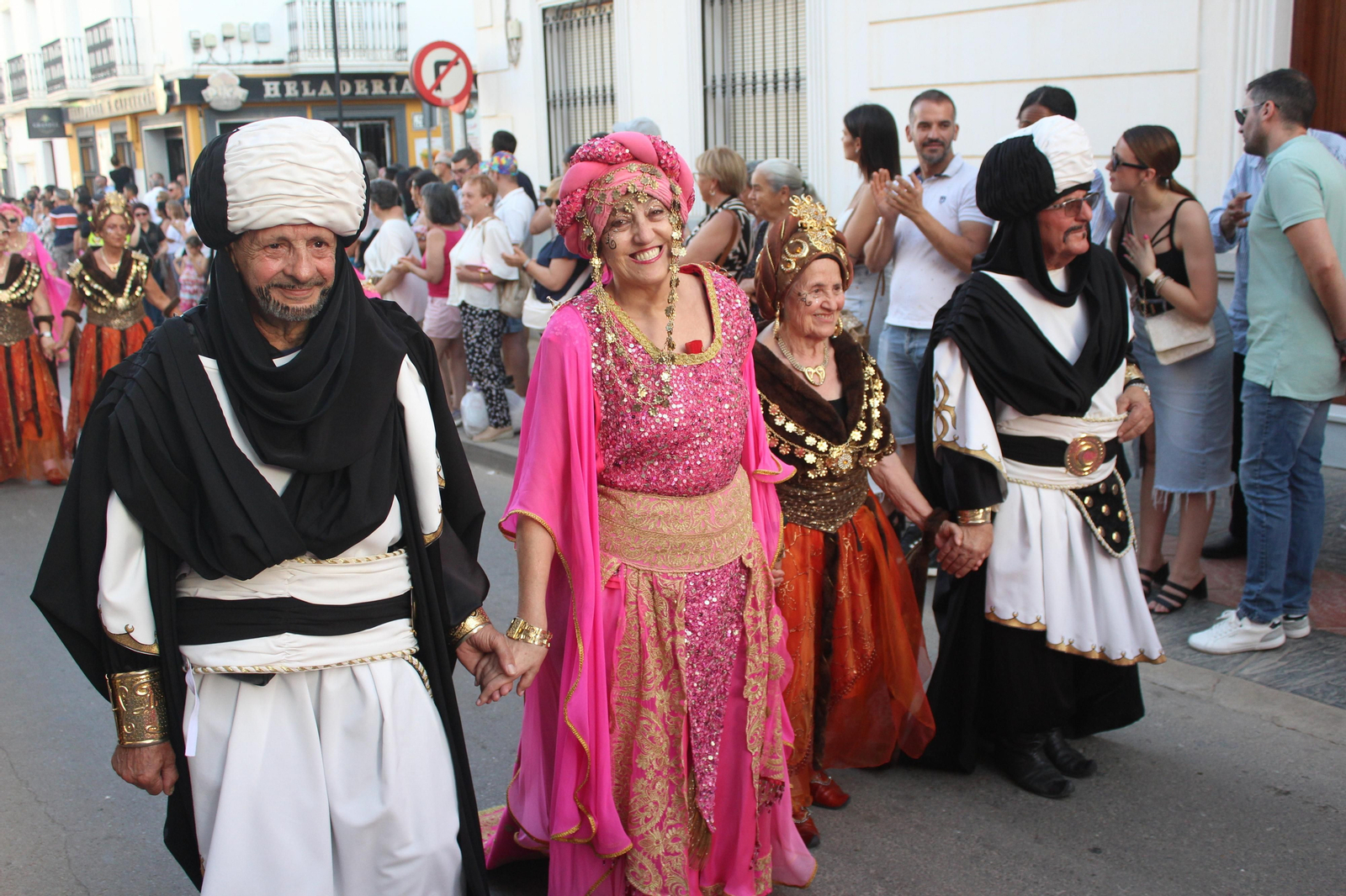El desfile de Moros y Cristianos de Vera, en imágenes
