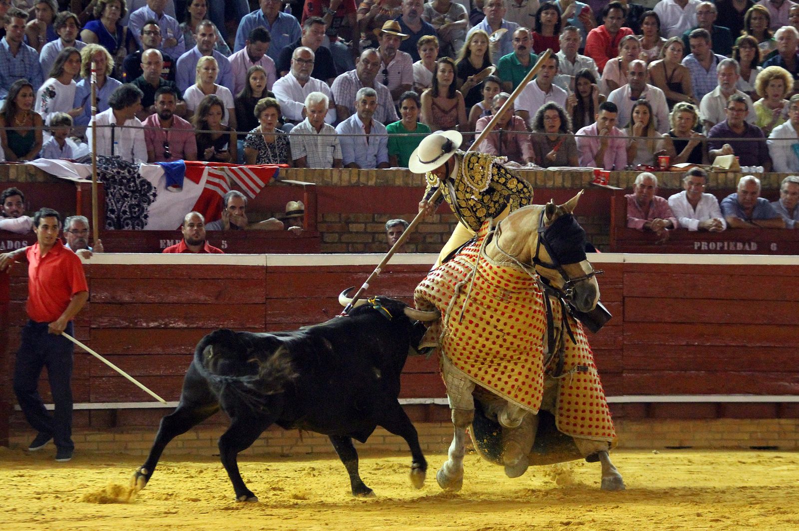 Imágenes de la Novillada de Rafael Serna, Emilio Silvera y Rodrigo Molina.