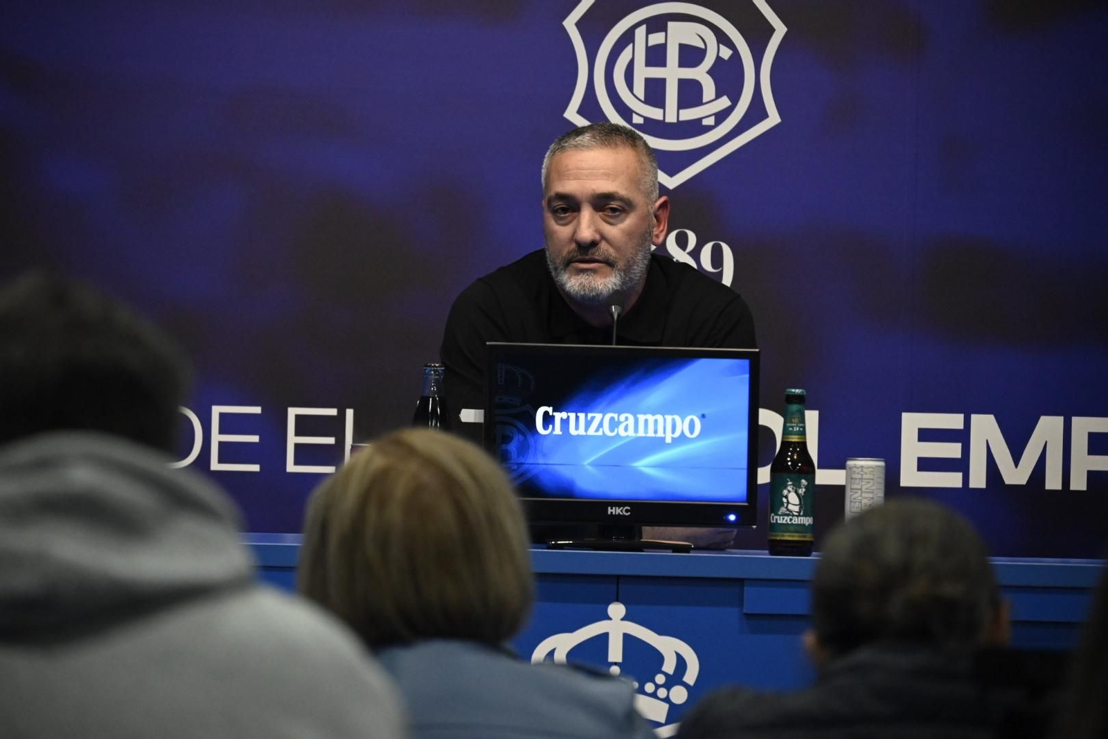 Imágenes de la presentación de Arzu como nuevo entrenador del Recreativo de Huelva