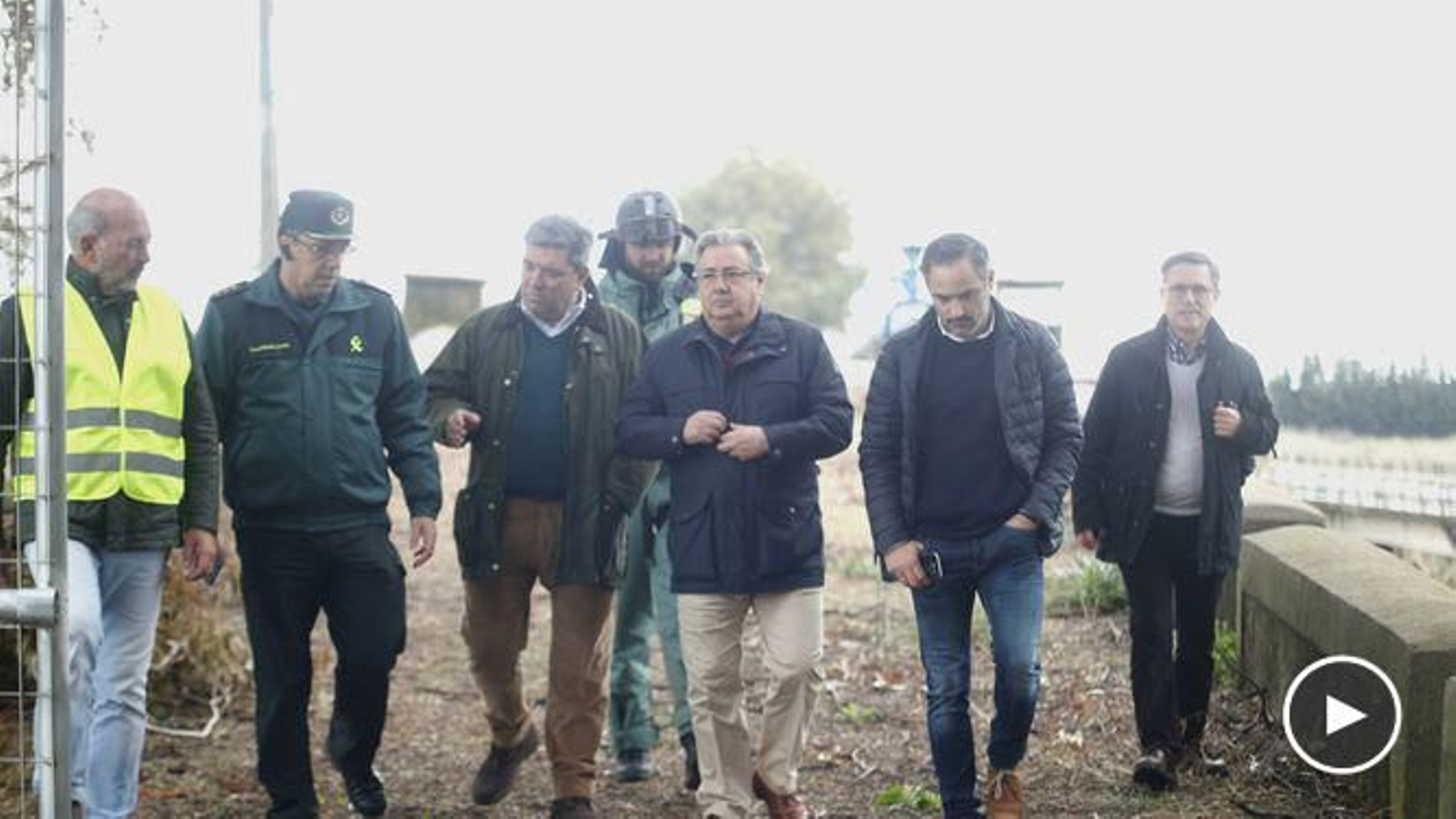 El ministro del Interior, Juan Ignacio Zoido, en la zona de búsqueda.