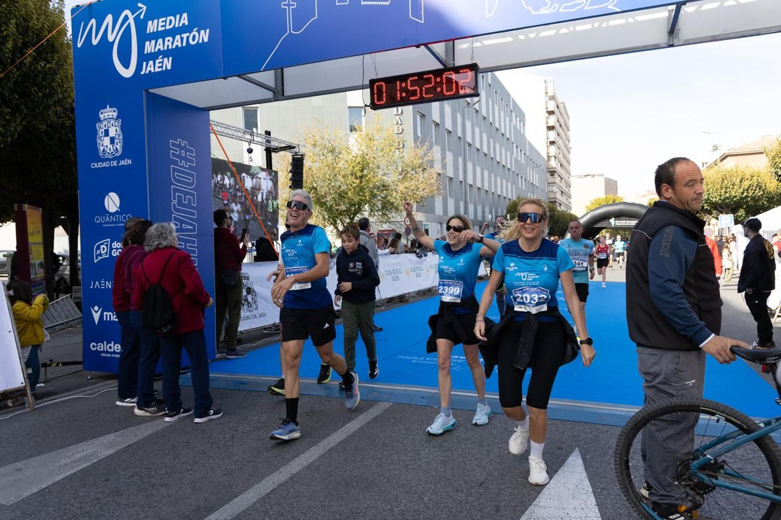 En imágenes: multitudinaria e histórica XXIX Media Maratón 'Ciudad de Jaén' y 10k en memoria de Paco Manzaneda