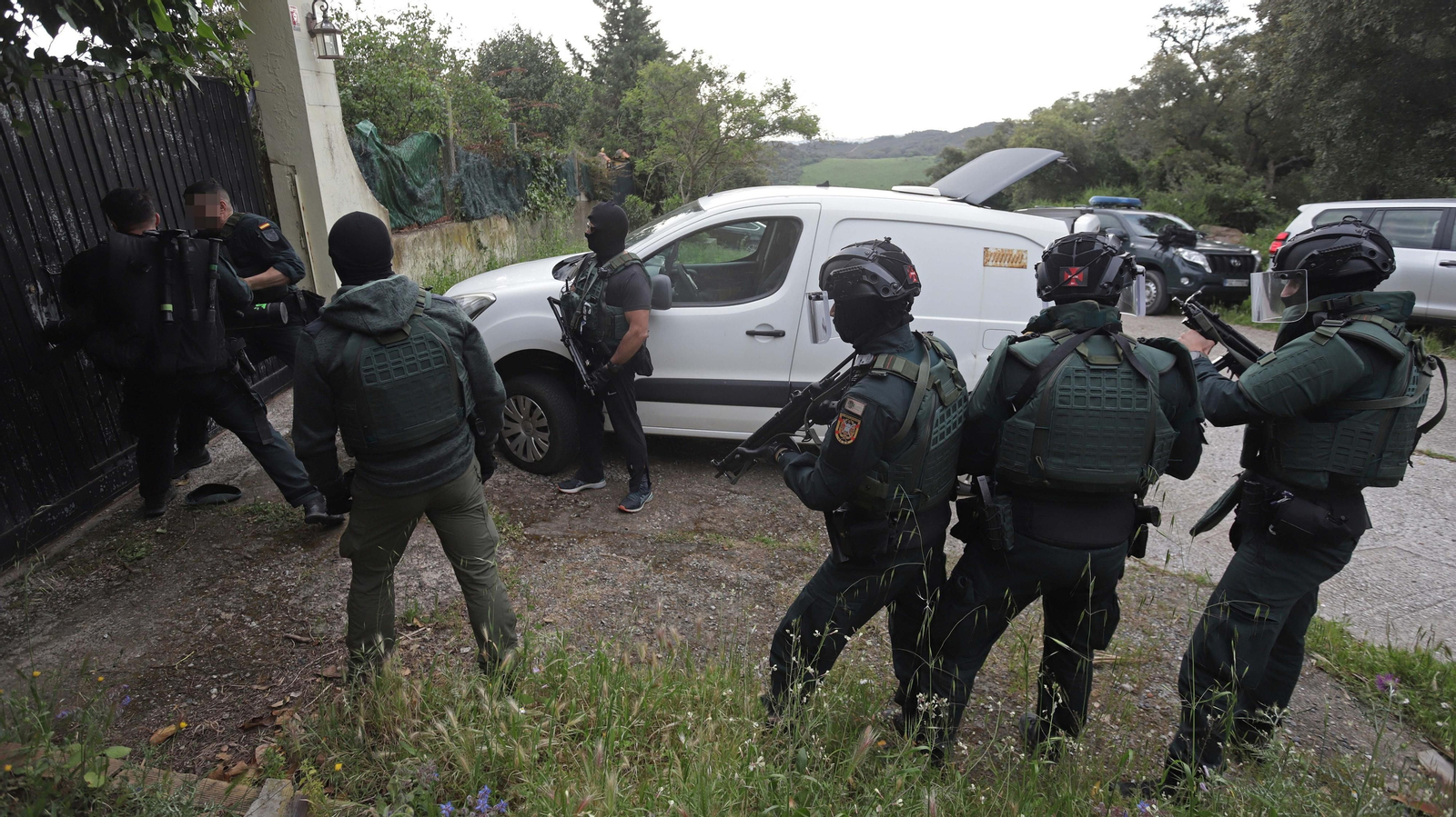 Fotos de los registros de la Guardia Civil en Benharás