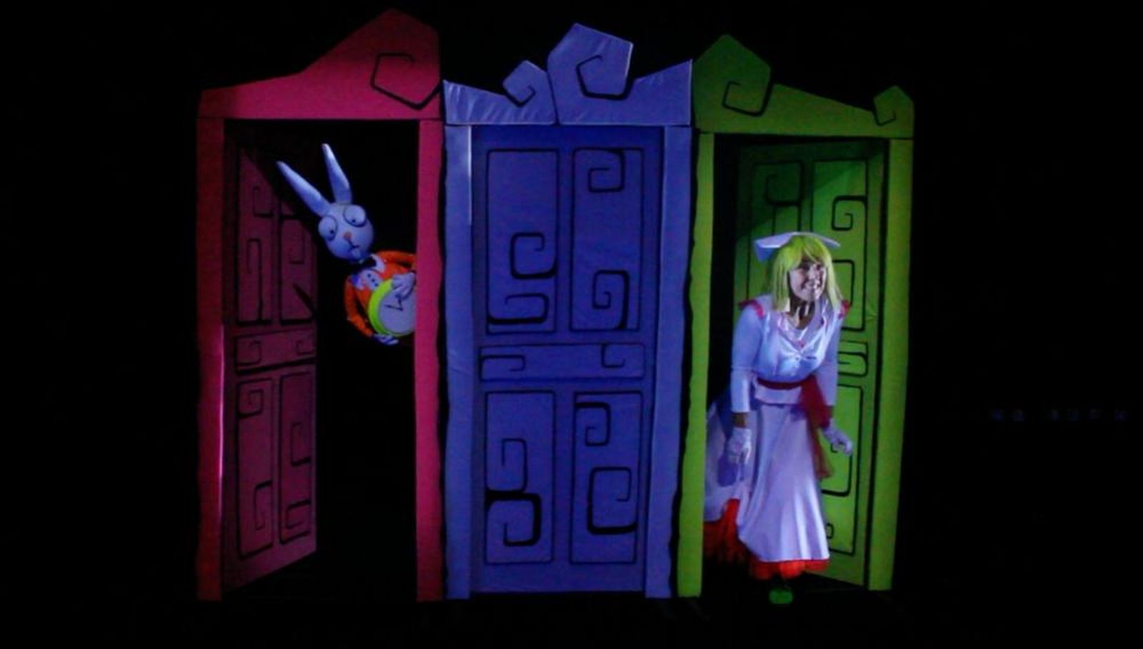 Una escena de la versión de ‘Alicia en el país de las maravillas’ que la compañía madrileña presenta hoy en Cádiz.