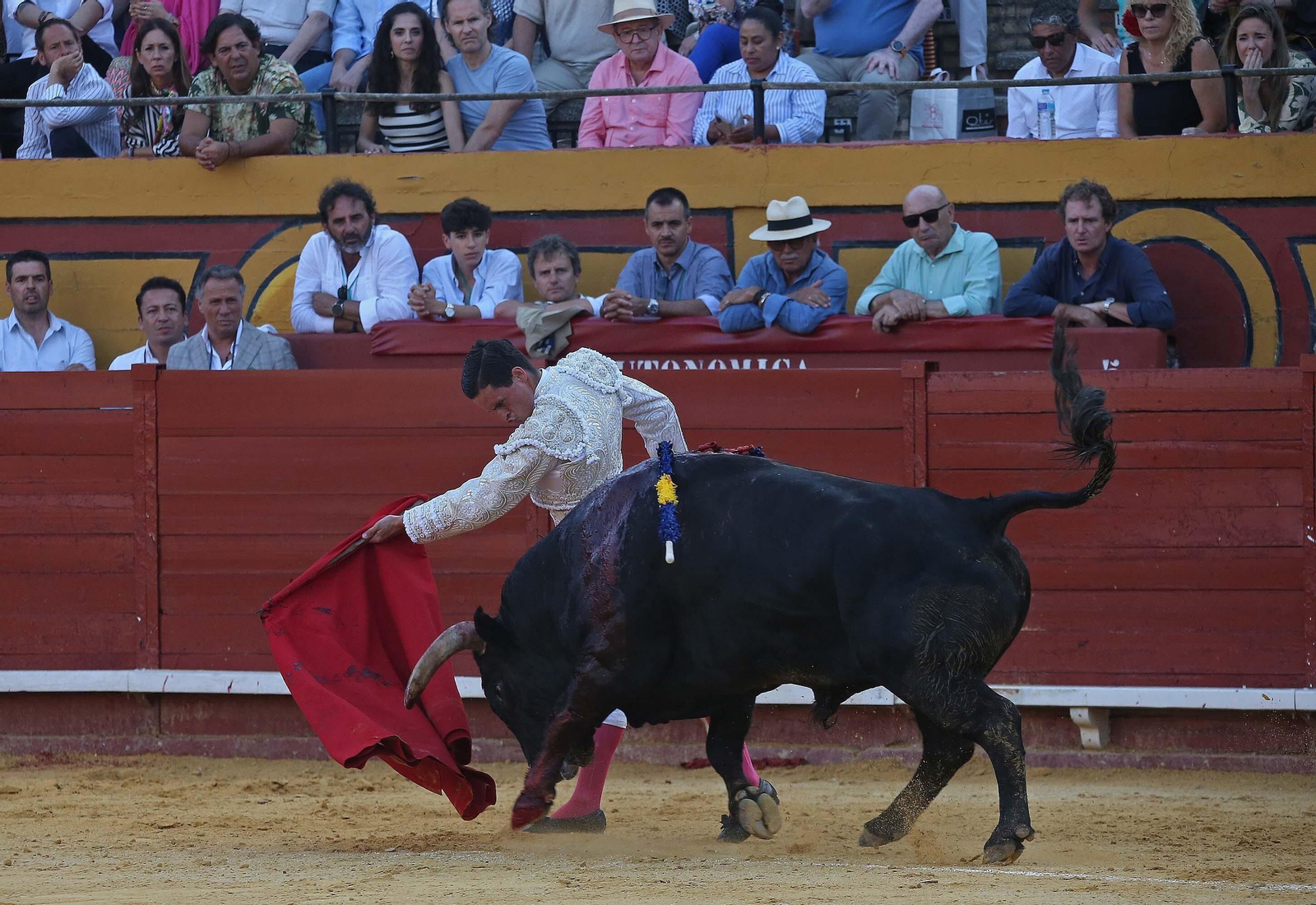 Fotos de la corrida del viernes de la Feria Taurina de Algeciras 2023: Morante de la Puebla, Emilio de Justo y David Galván