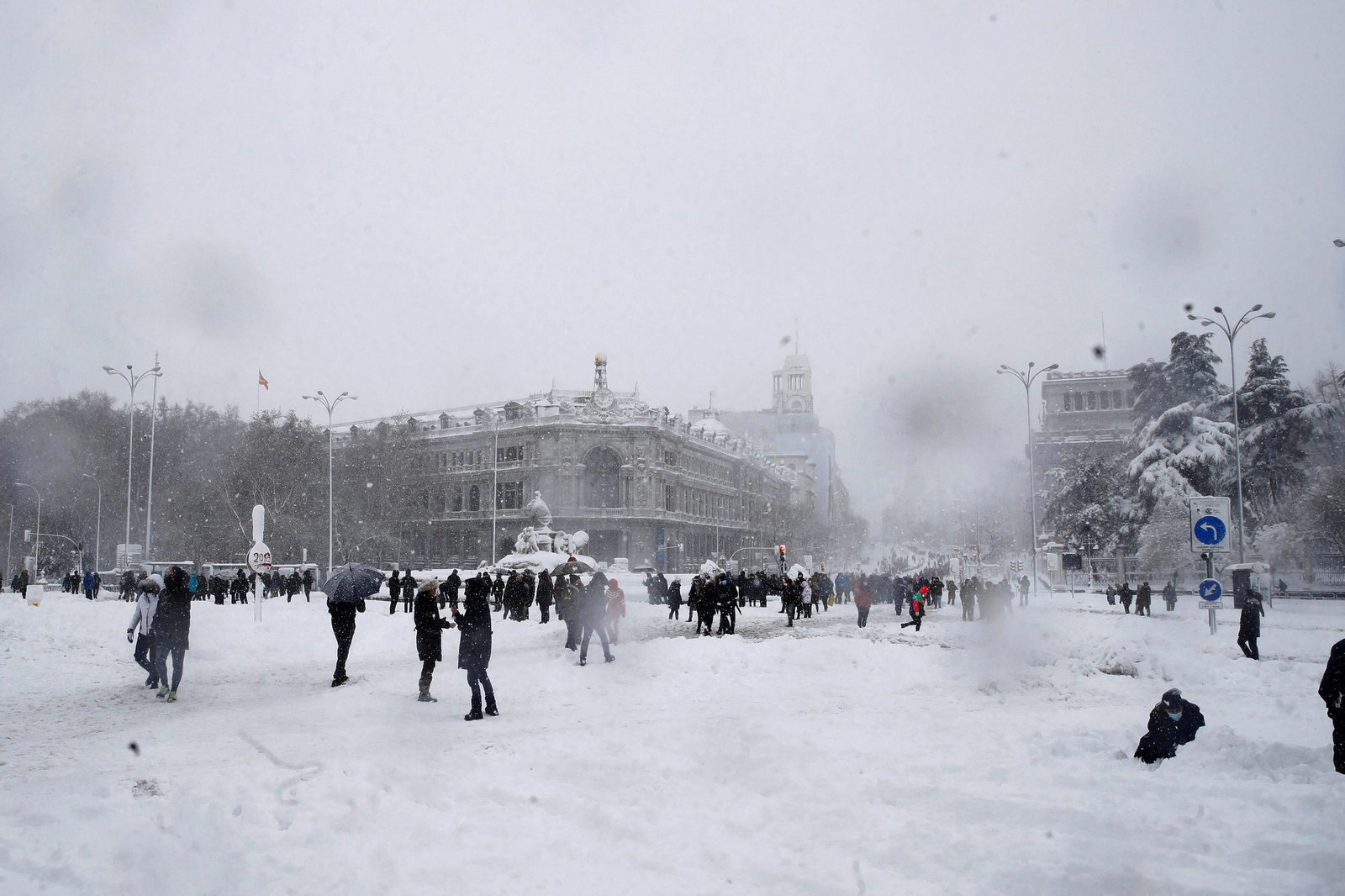 El segundo día del temporal 'Filomena' en imágenes: más nieve y caos